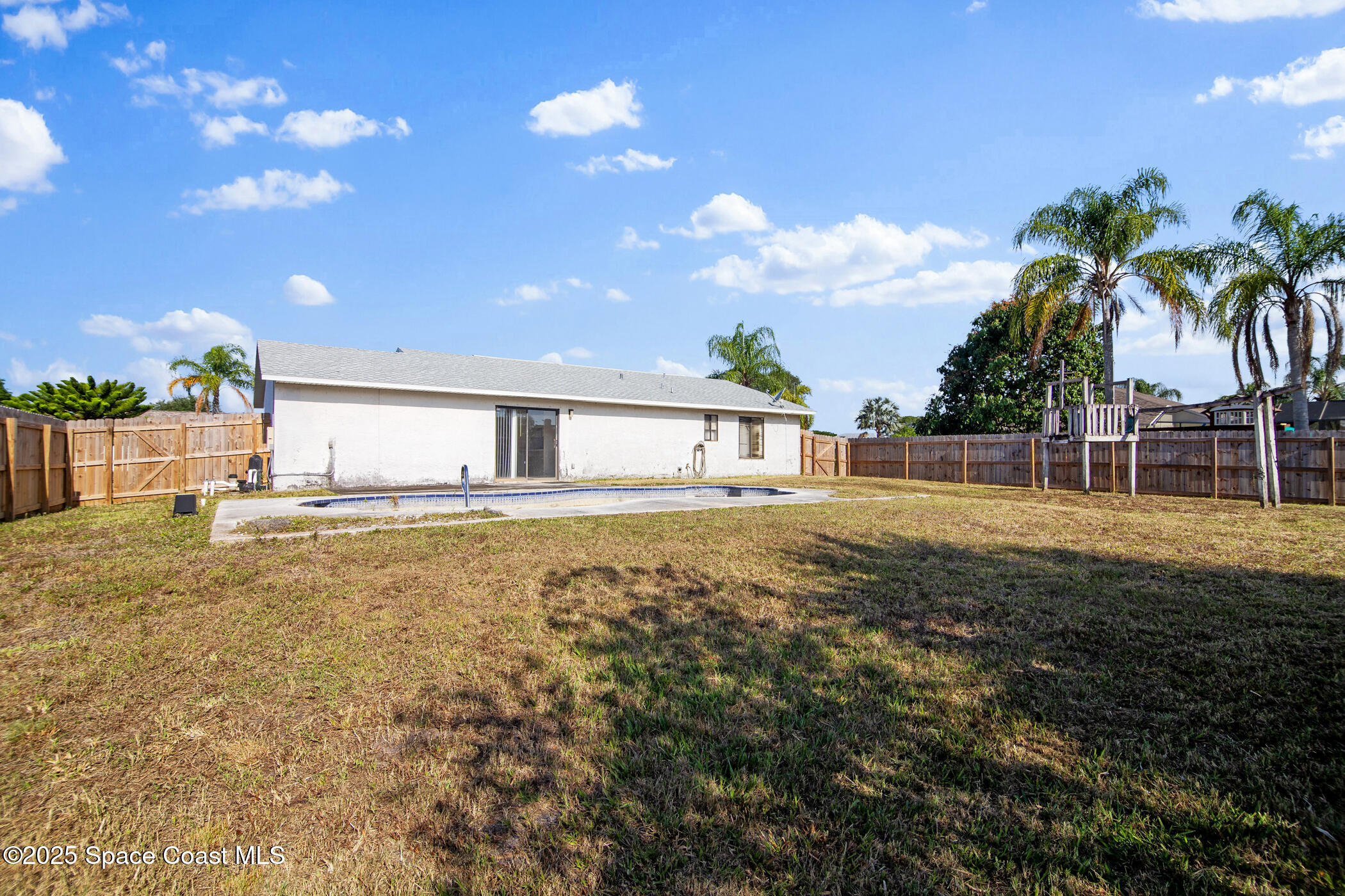 1099 Dusseldorf Avenue NW