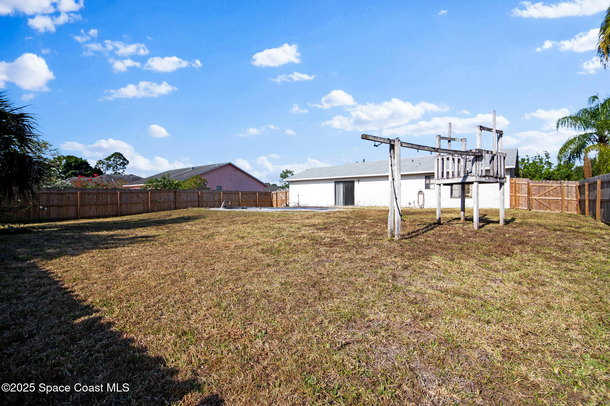 1099 Dusseldorf Avenue NW