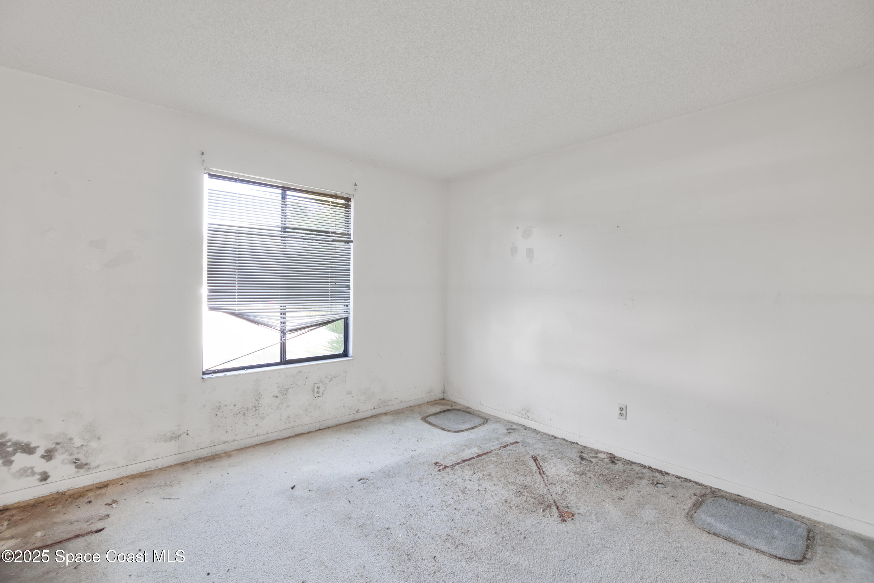 1099 Dusseldorf Avenue NW