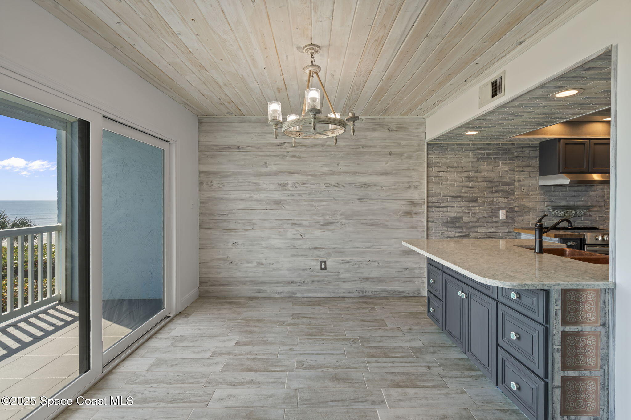 2589 S Highway A1a, 105