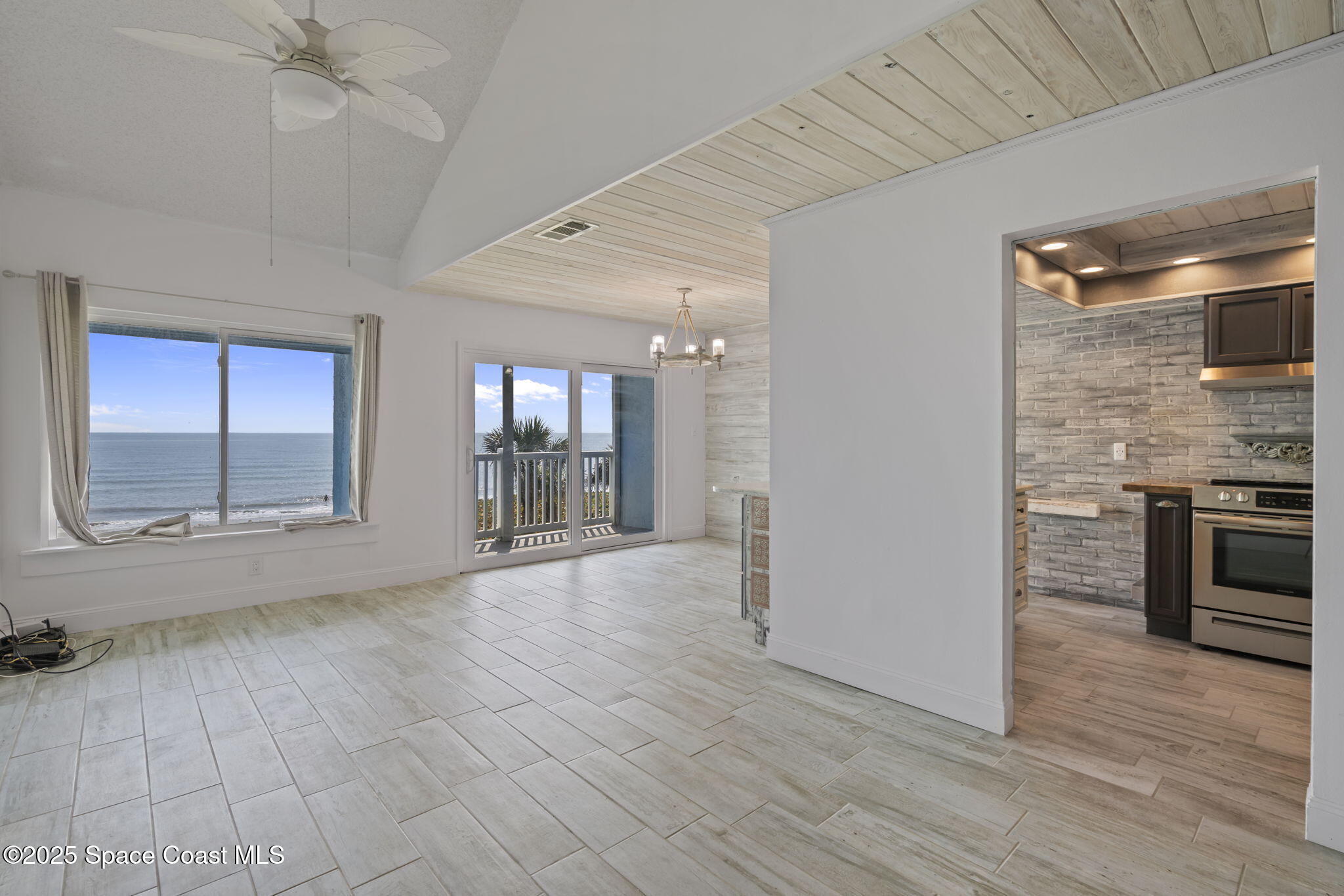 2589 S Highway A1a, 105