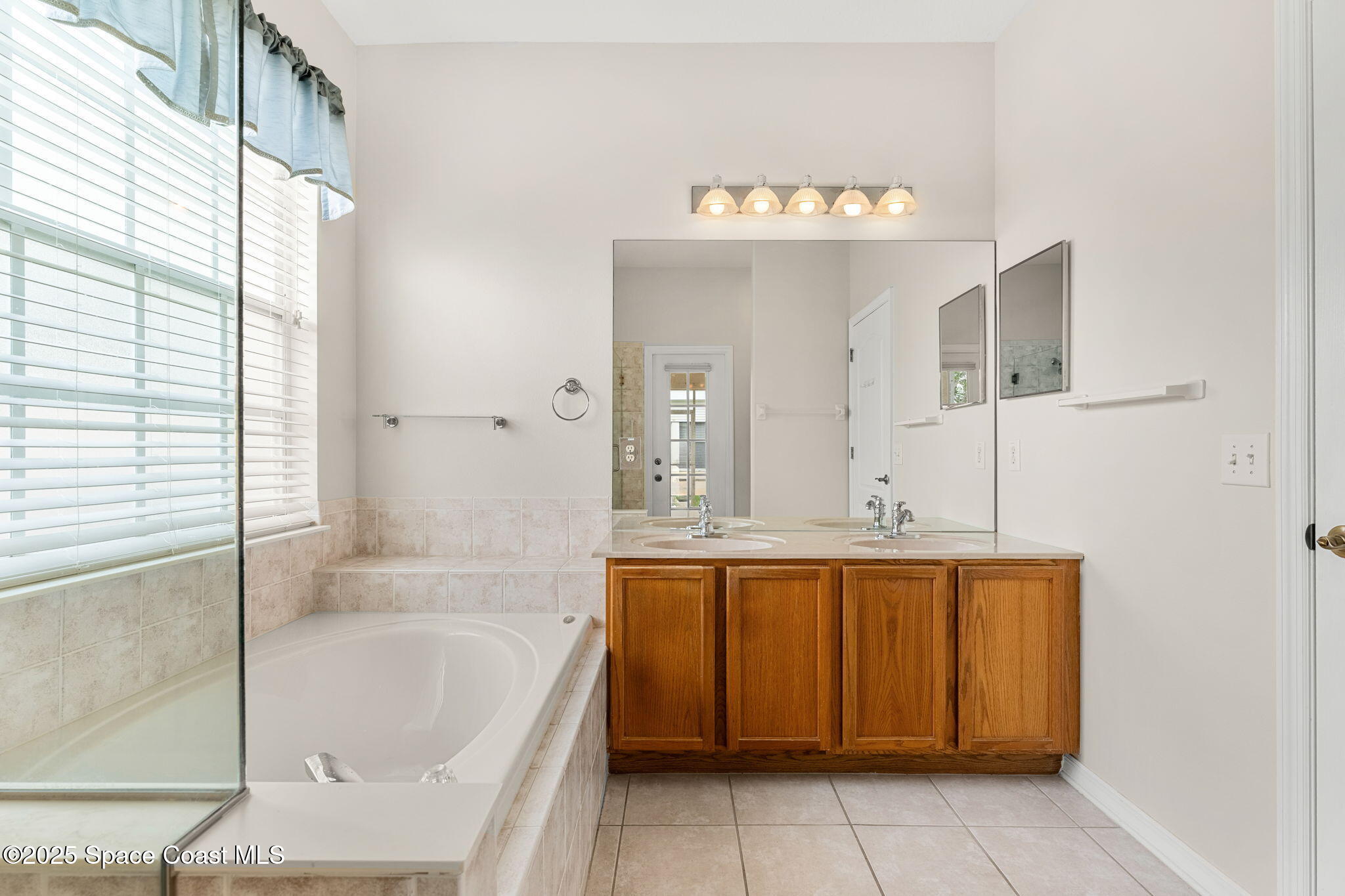 4882 Worthington Circle