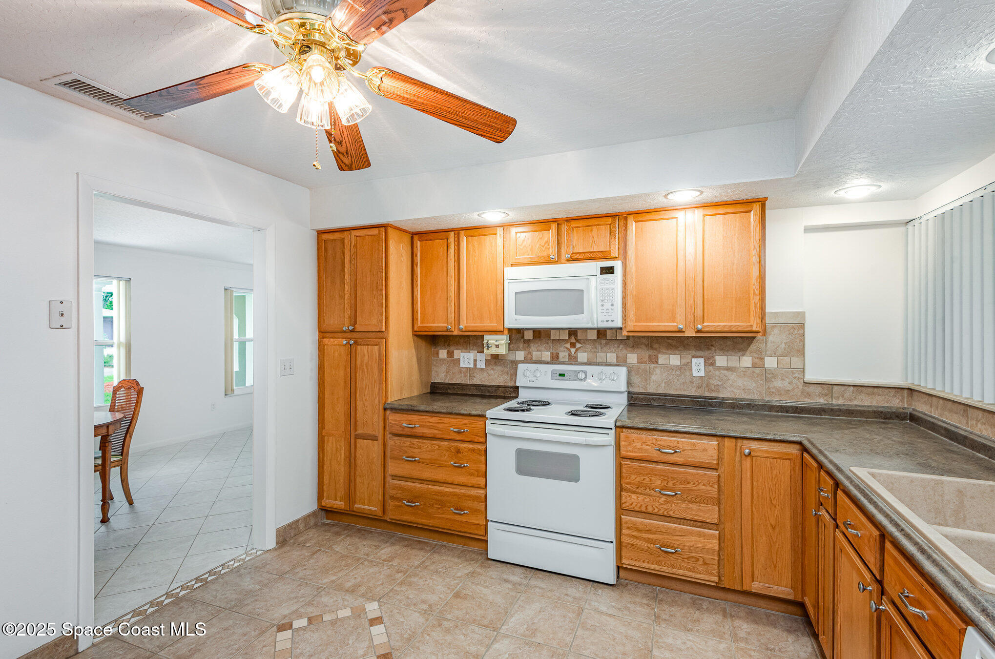 957 Waialae Circle NE