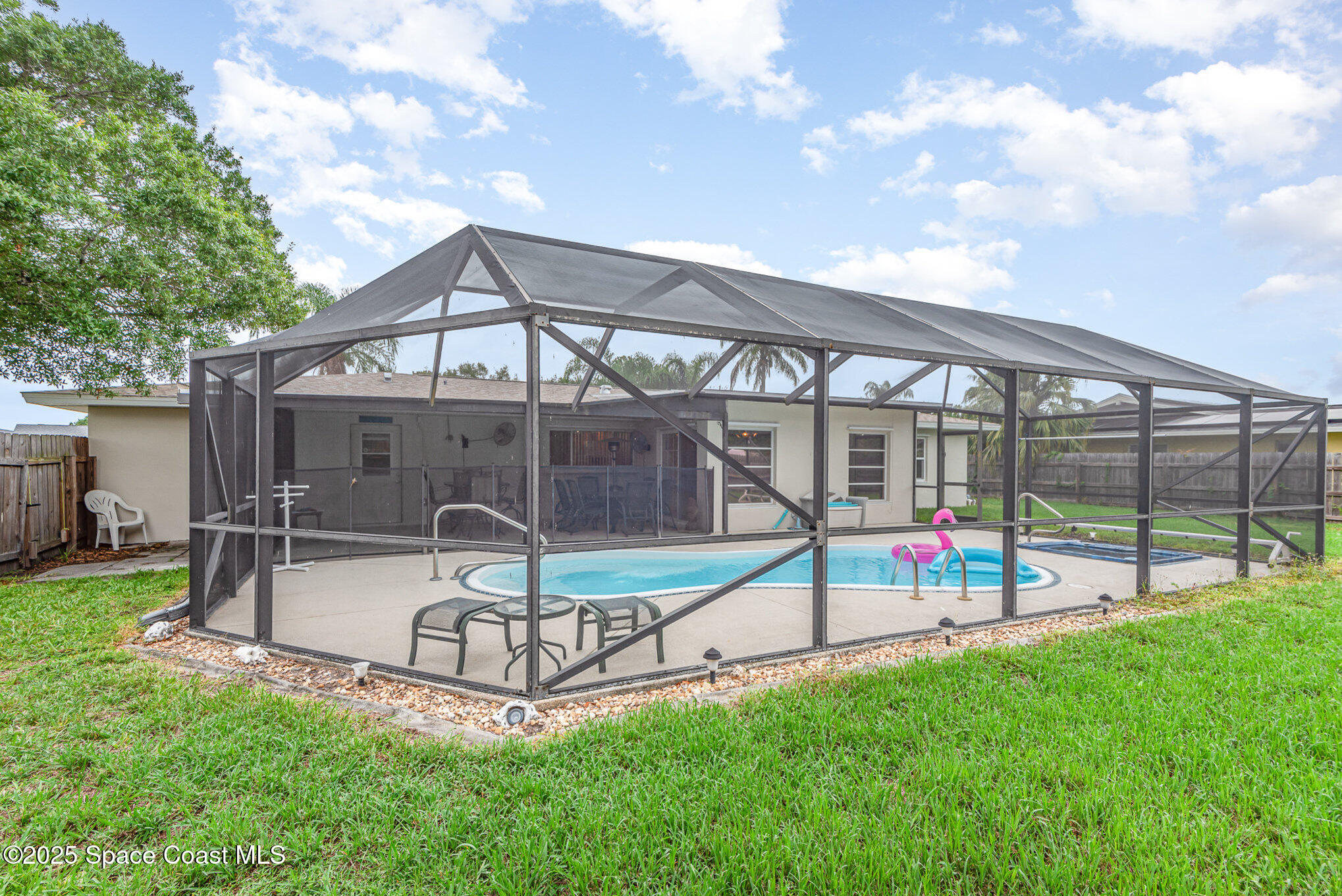 957 Waialae Circle NE