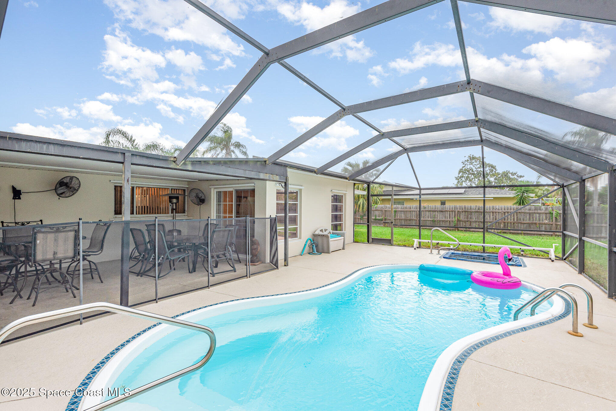 957 Waialae Circle NE