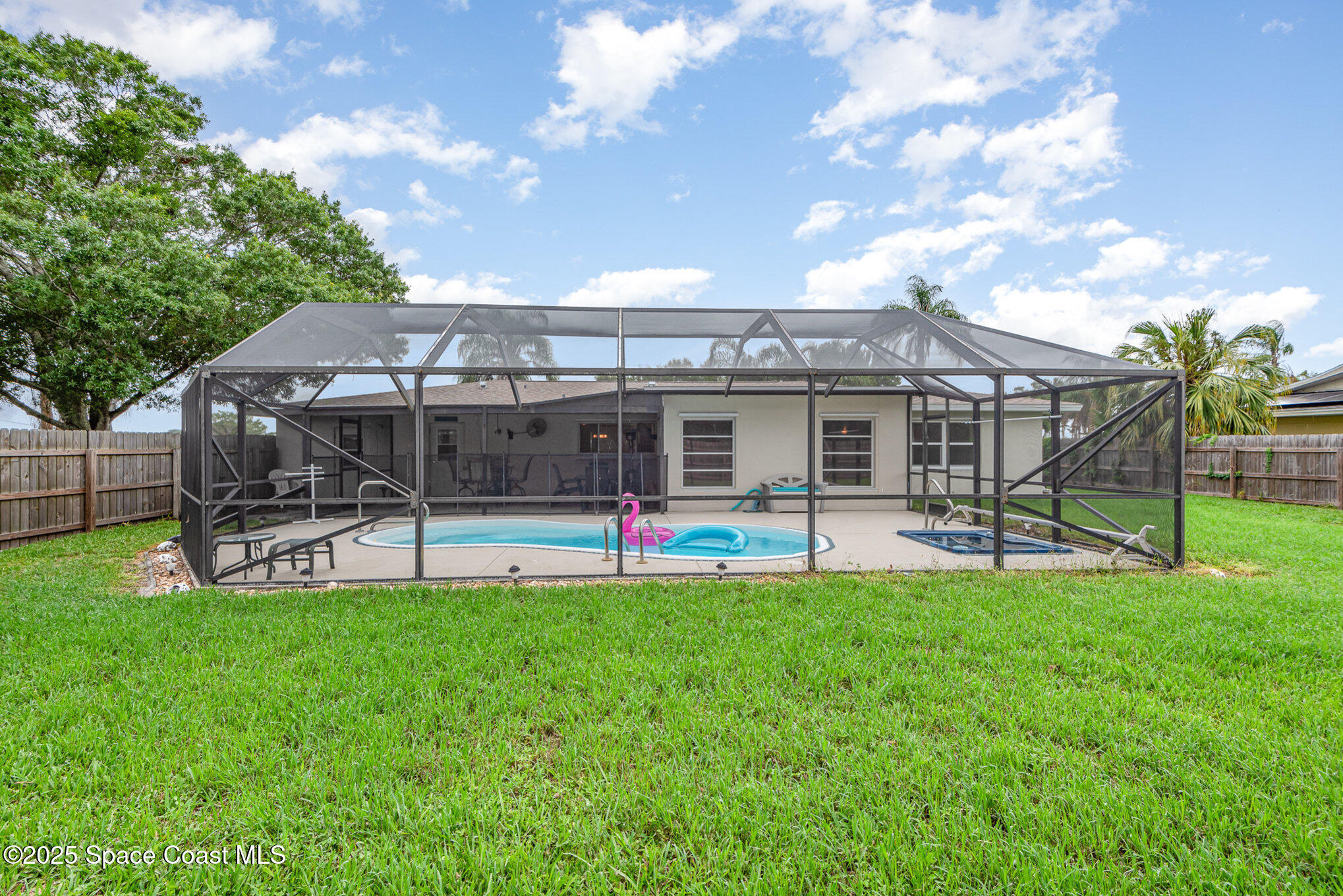 957 Waialae Circle NE