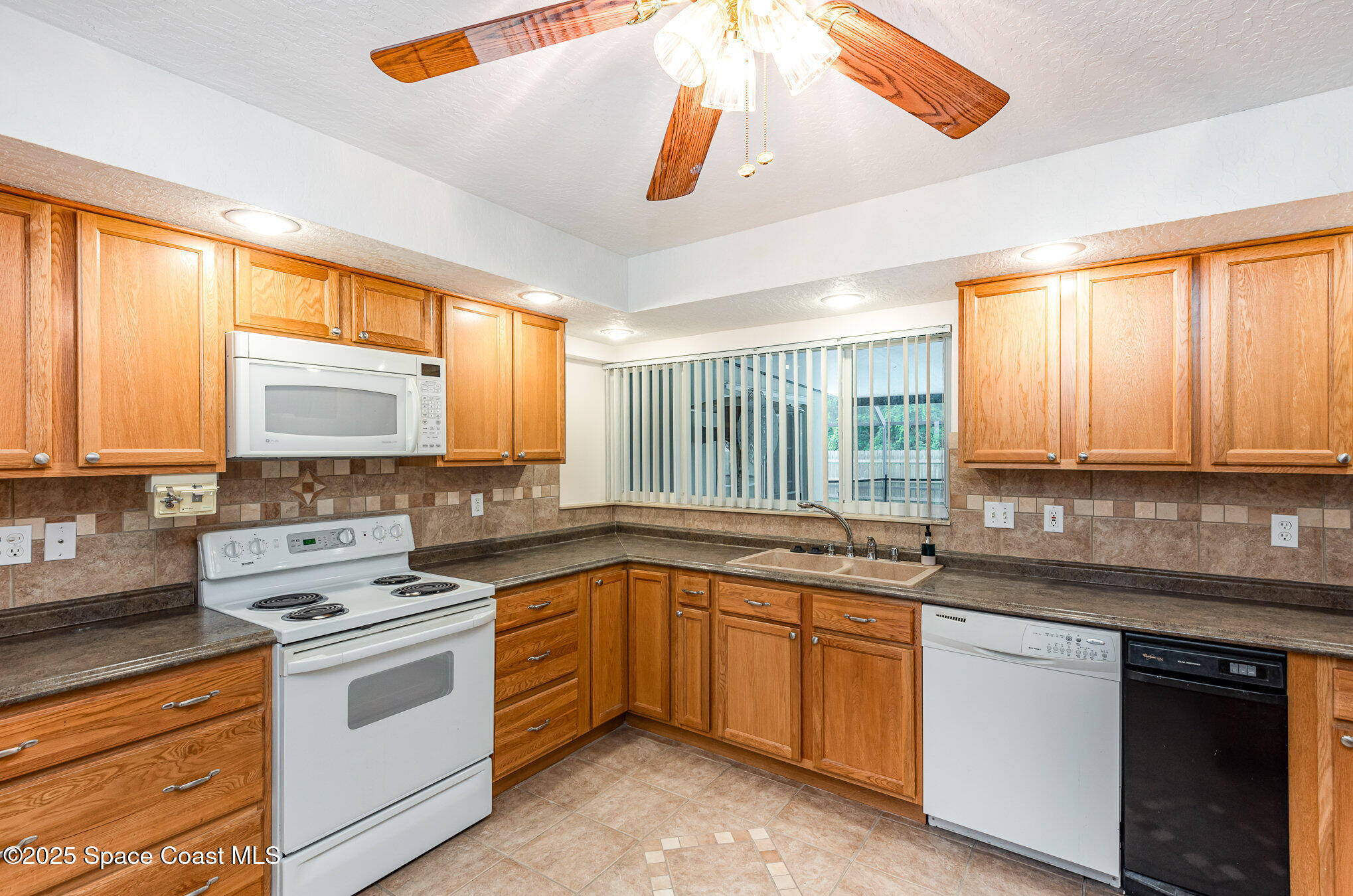 957 Waialae Circle NE