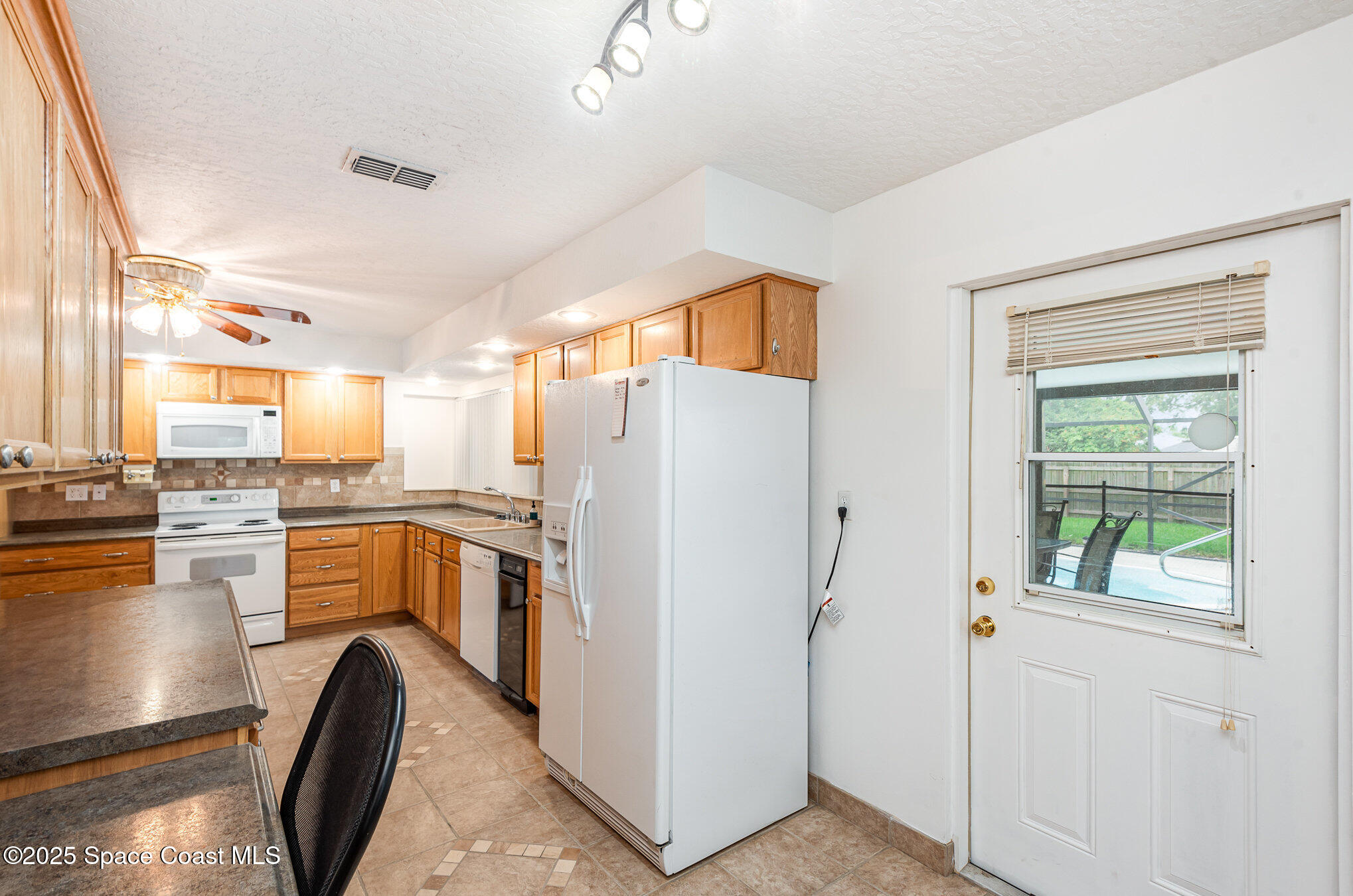 957 Waialae Circle NE