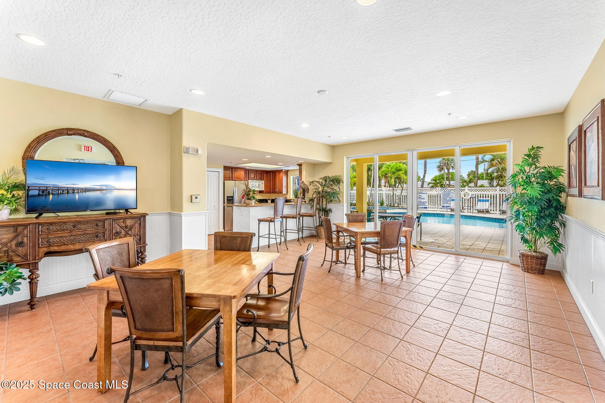 505 S Miramar Avenue, 2403