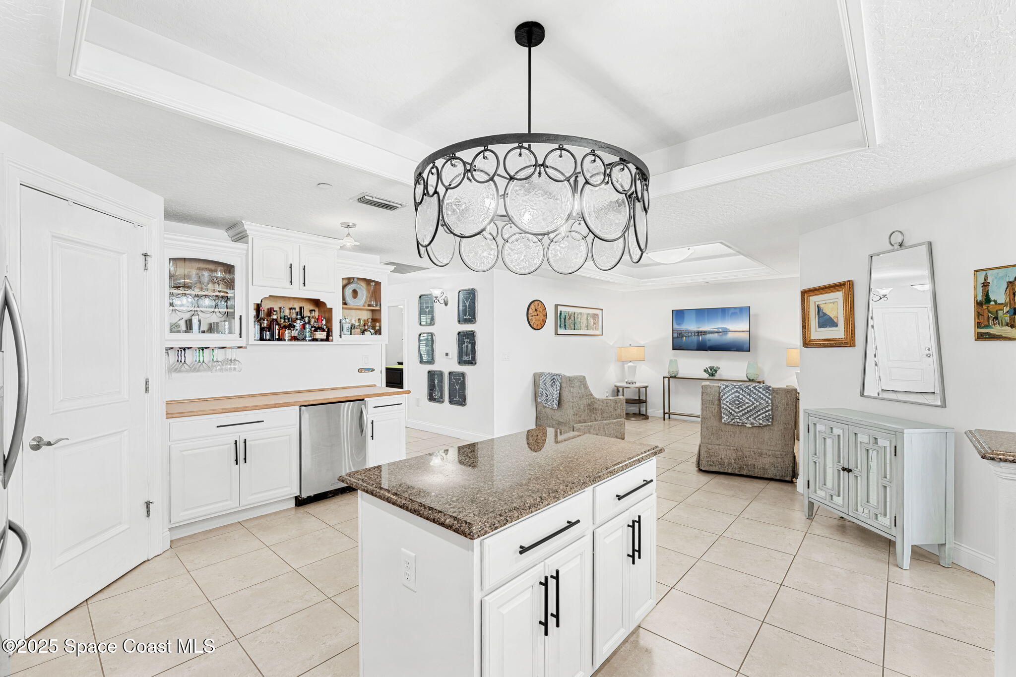 505 S Miramar Avenue, 2403