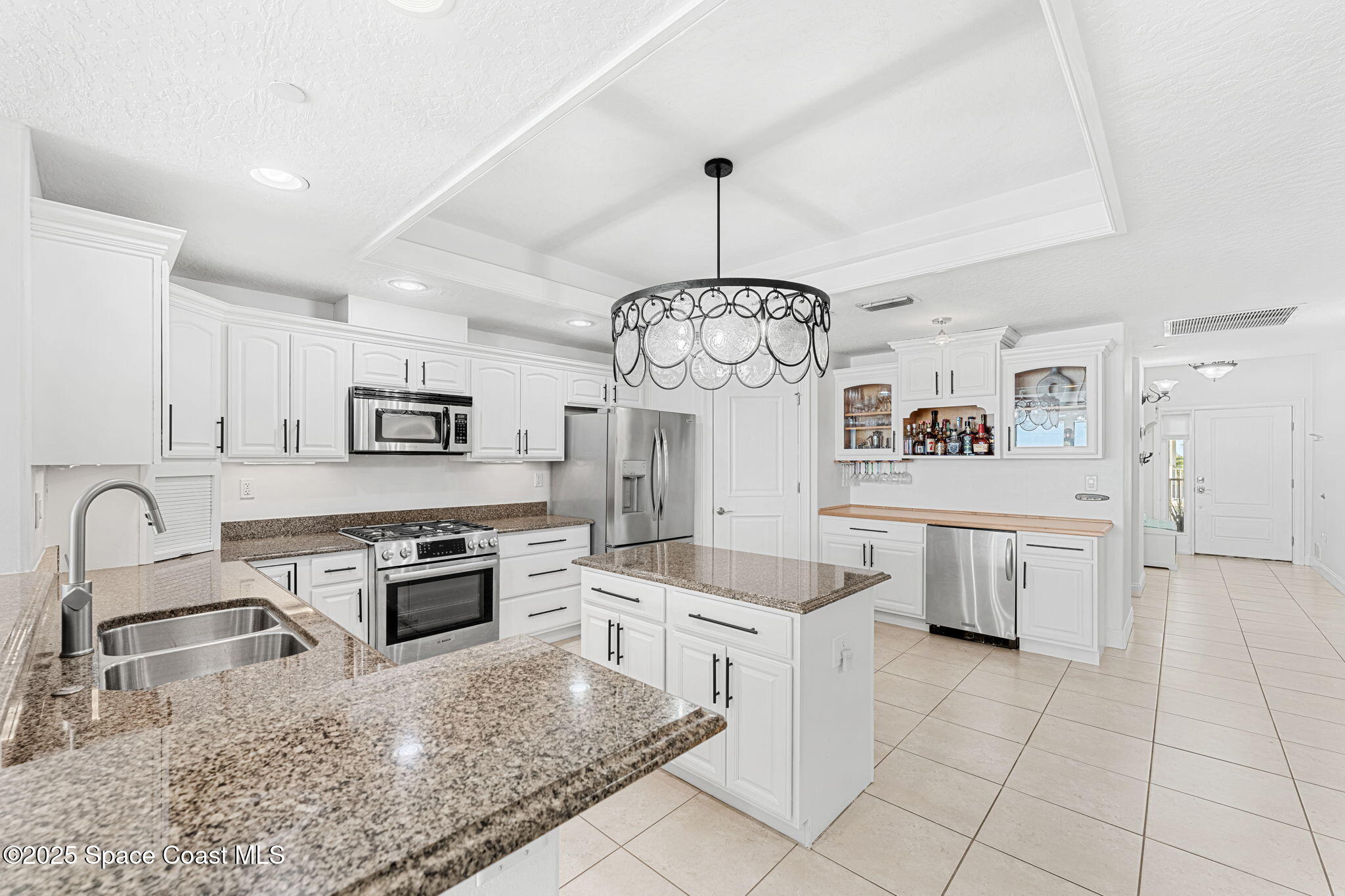 505 S Miramar Avenue, 2403