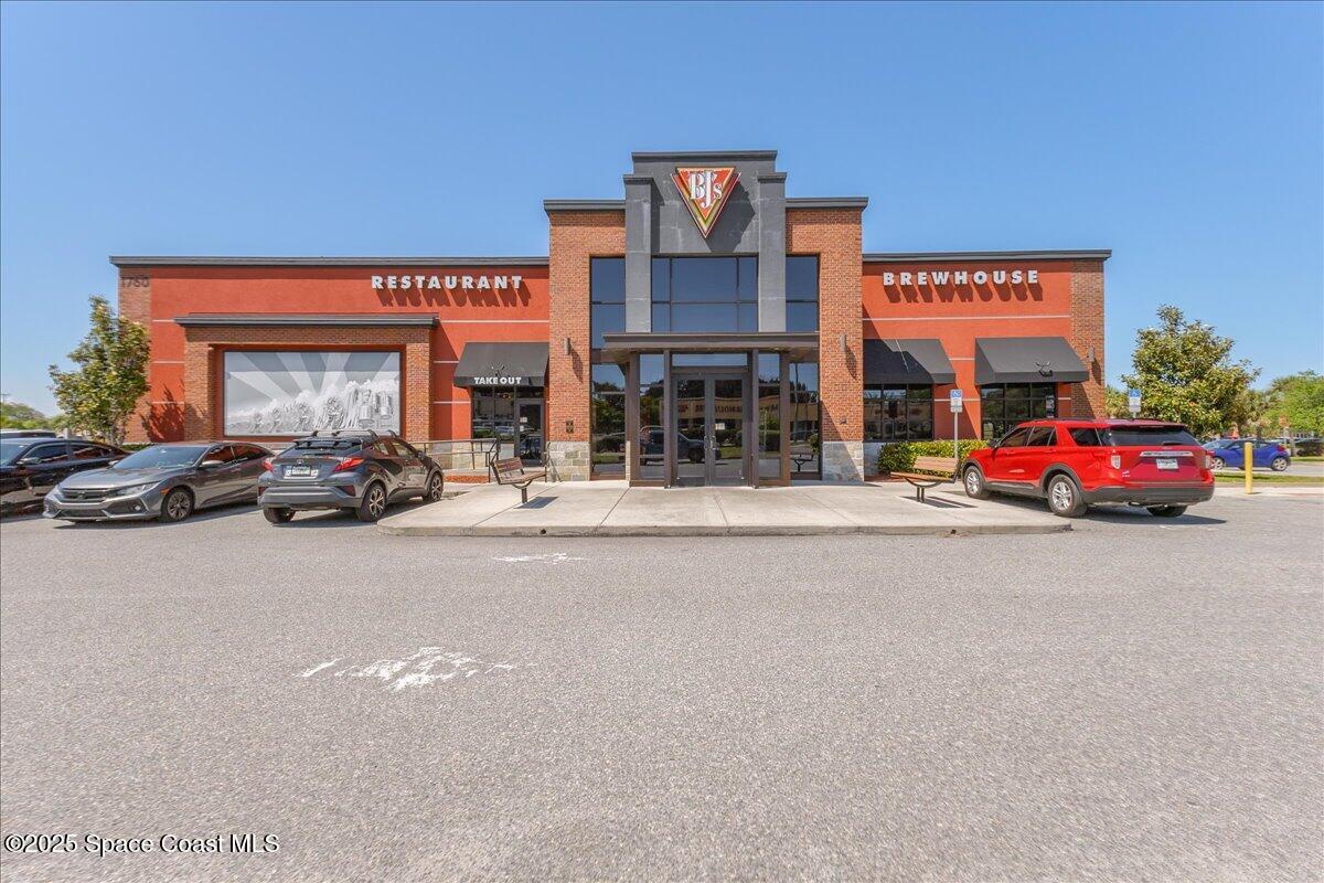 95 E Court