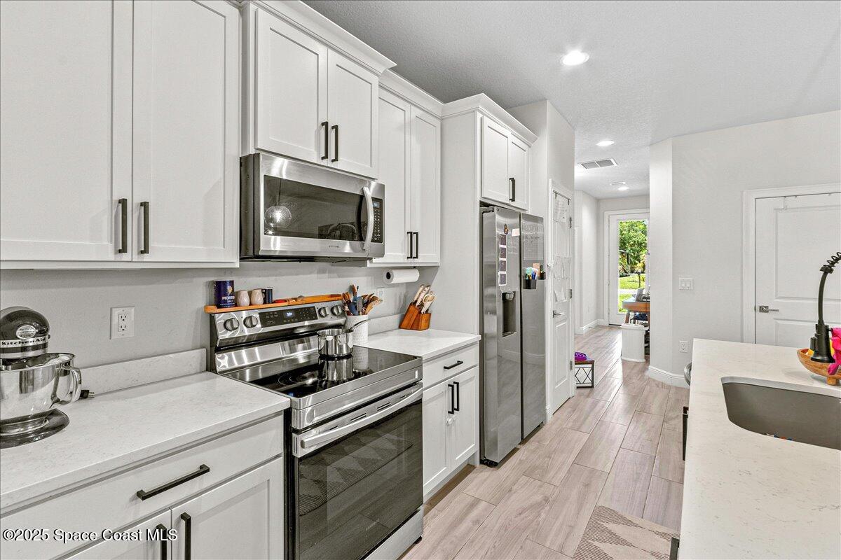 95 E Court