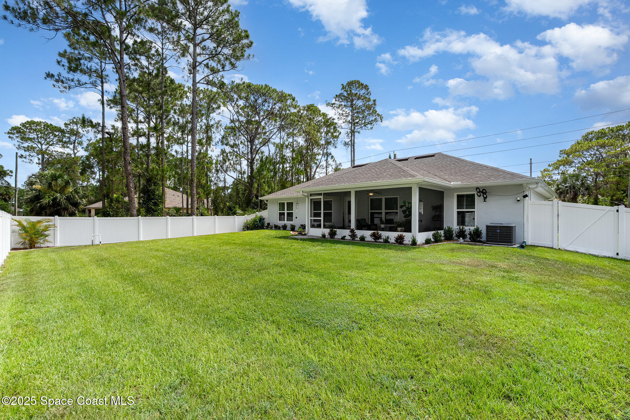 1498 Harper Boulevard SW