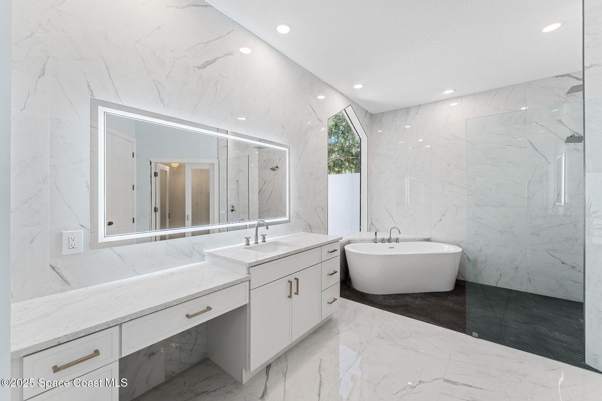 881 Peregrine Drive