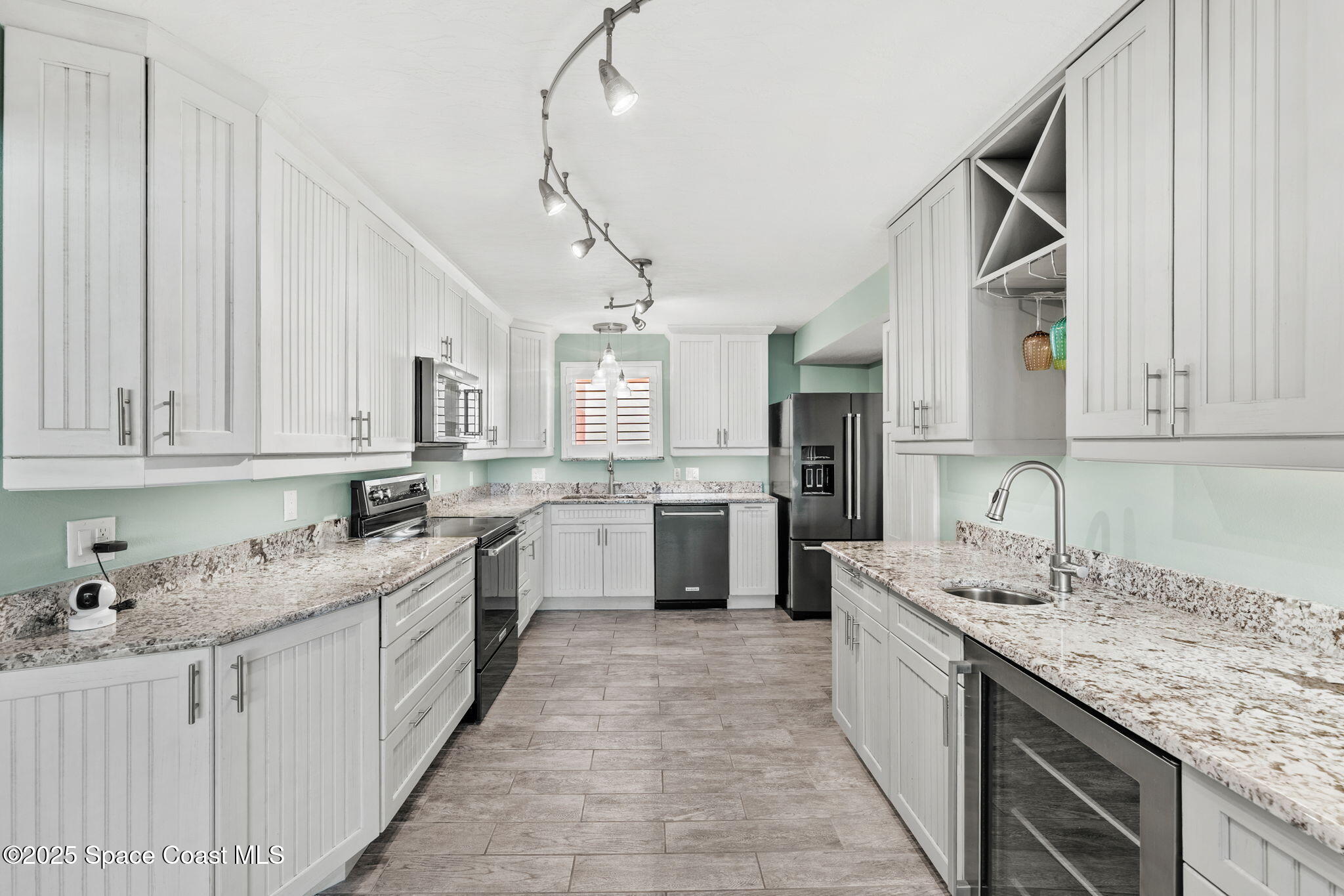 5635 Highway A1a, A802