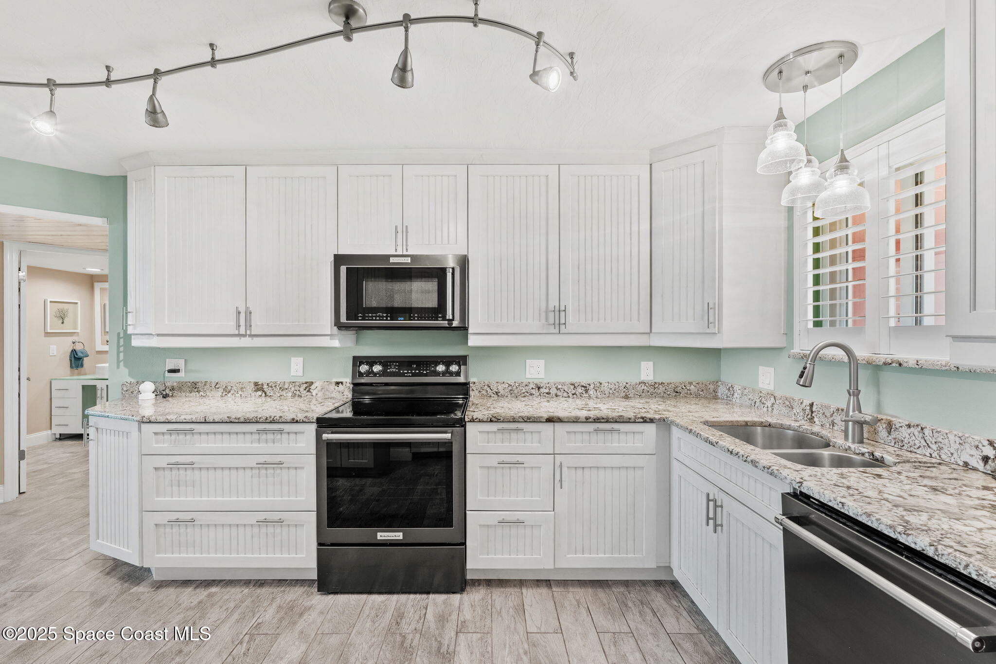 5635 Highway A1a, A802
