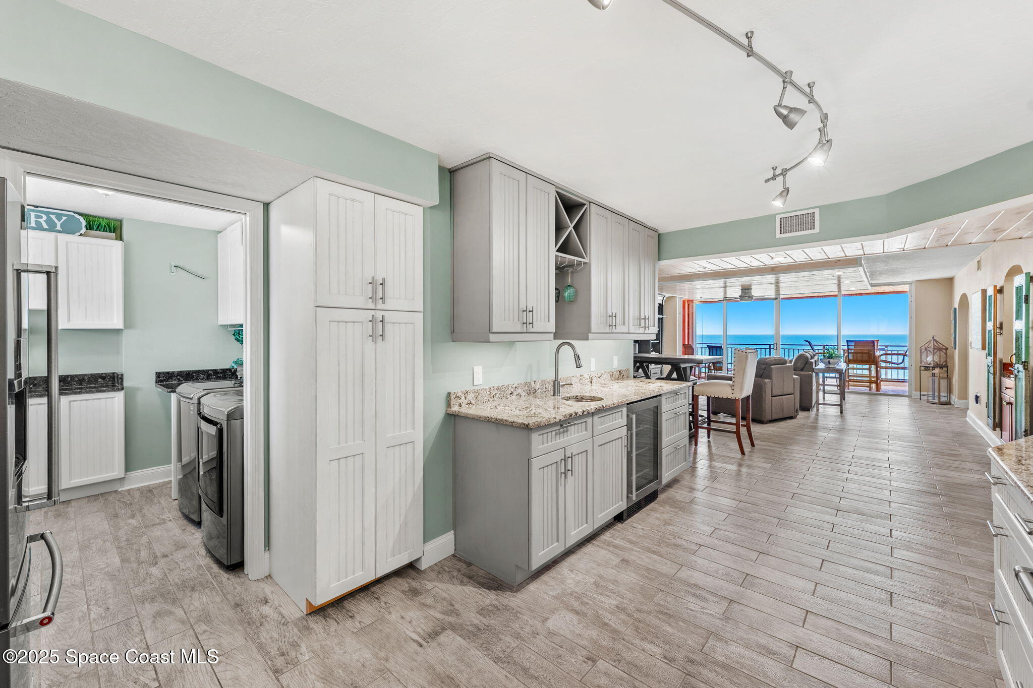 5635 Highway A1a, A802
