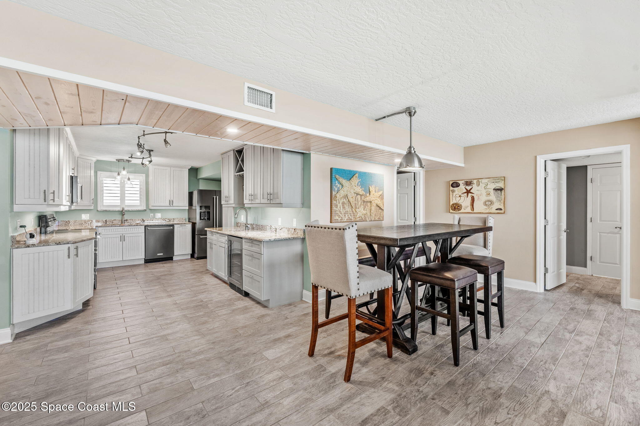 5635 Highway A1a, A802
