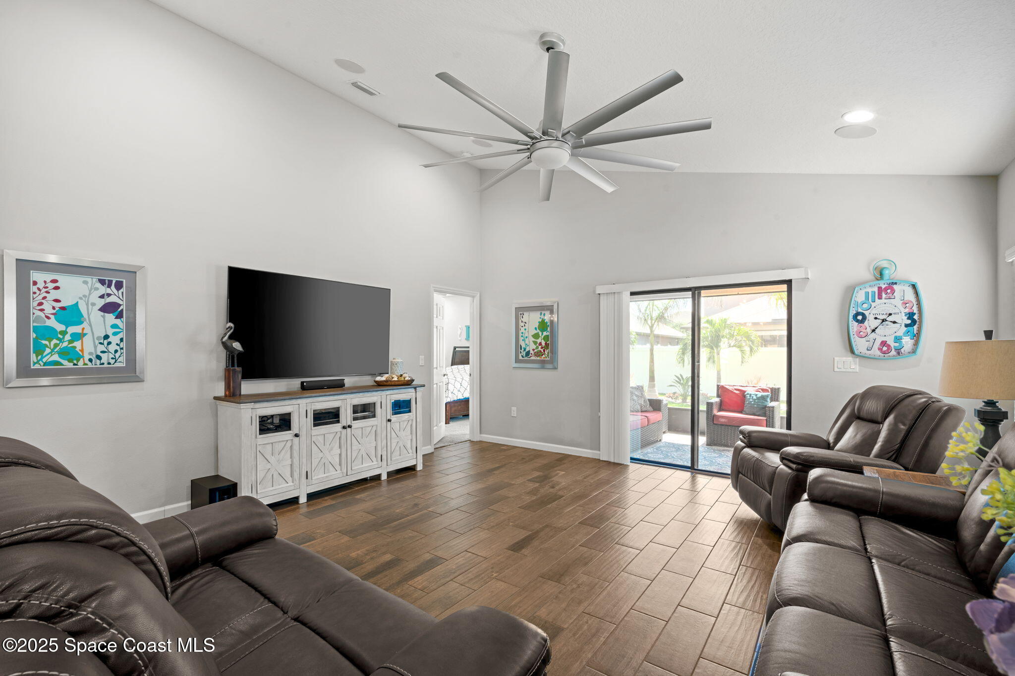 1586 Fuji Drive