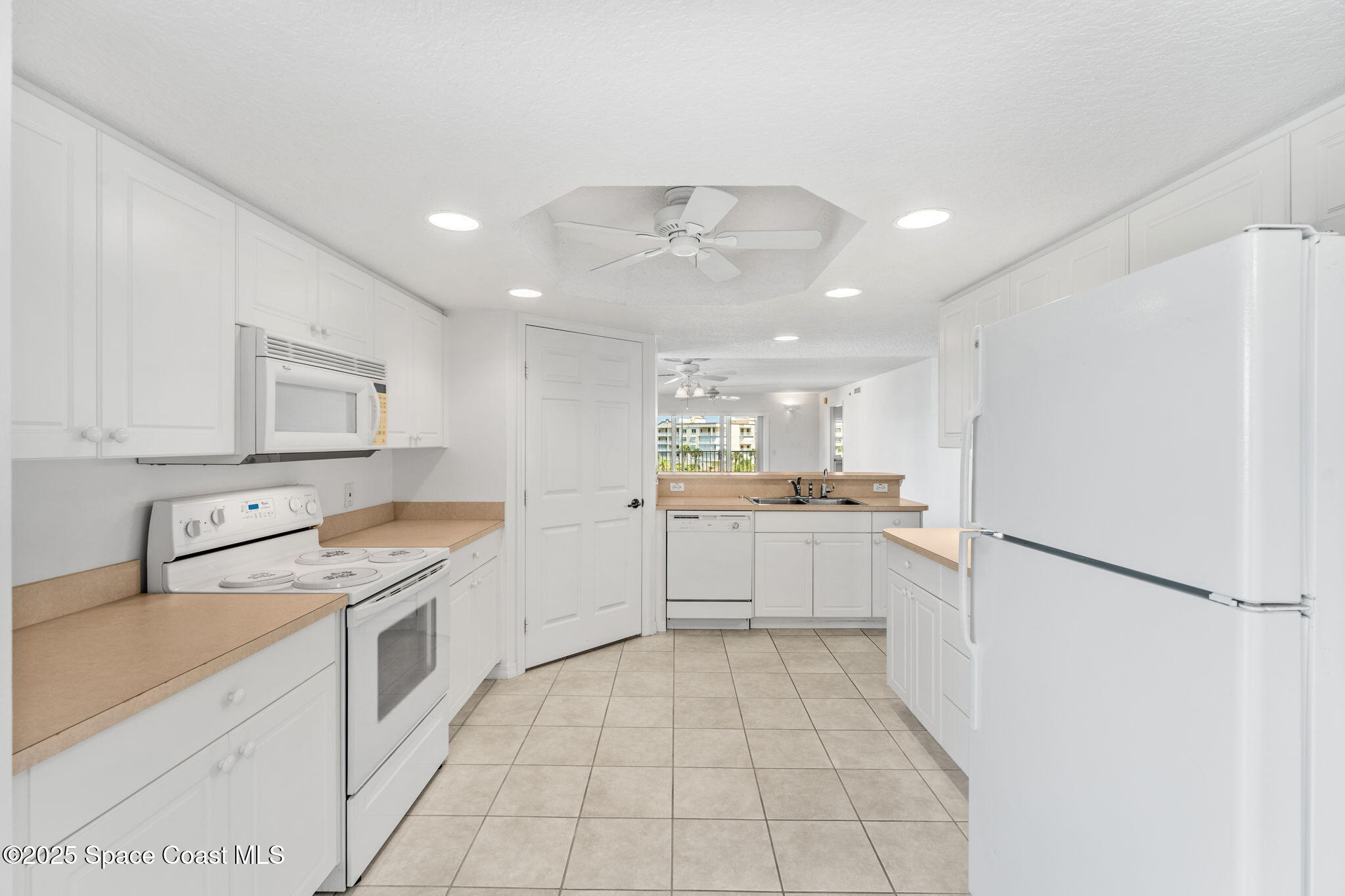 8931 Lake Drive, 401