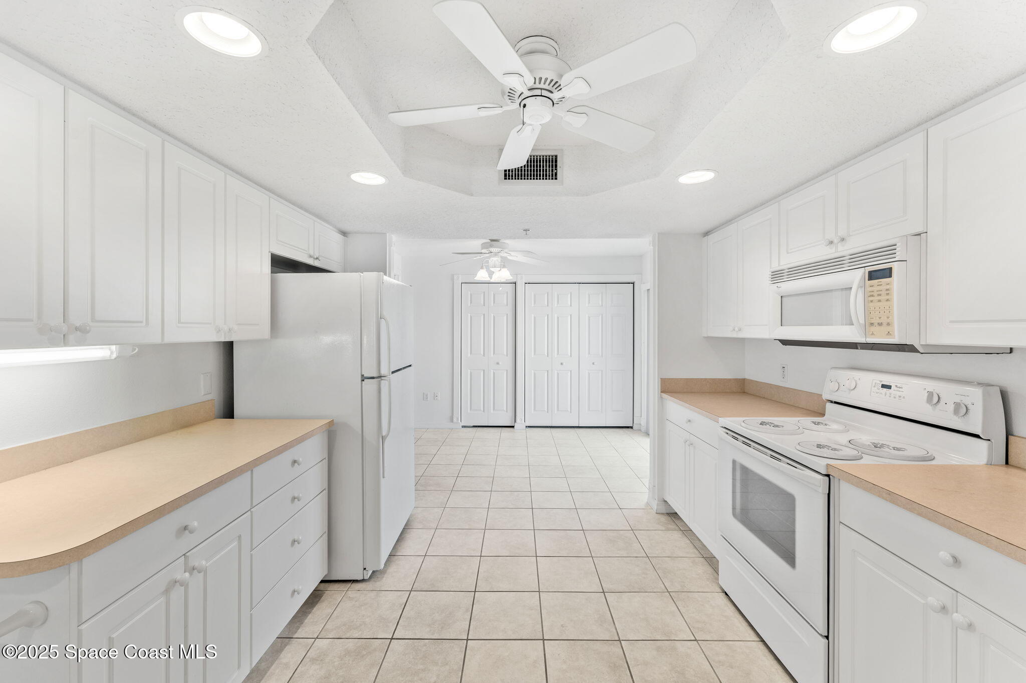 8931 Lake Drive, 401