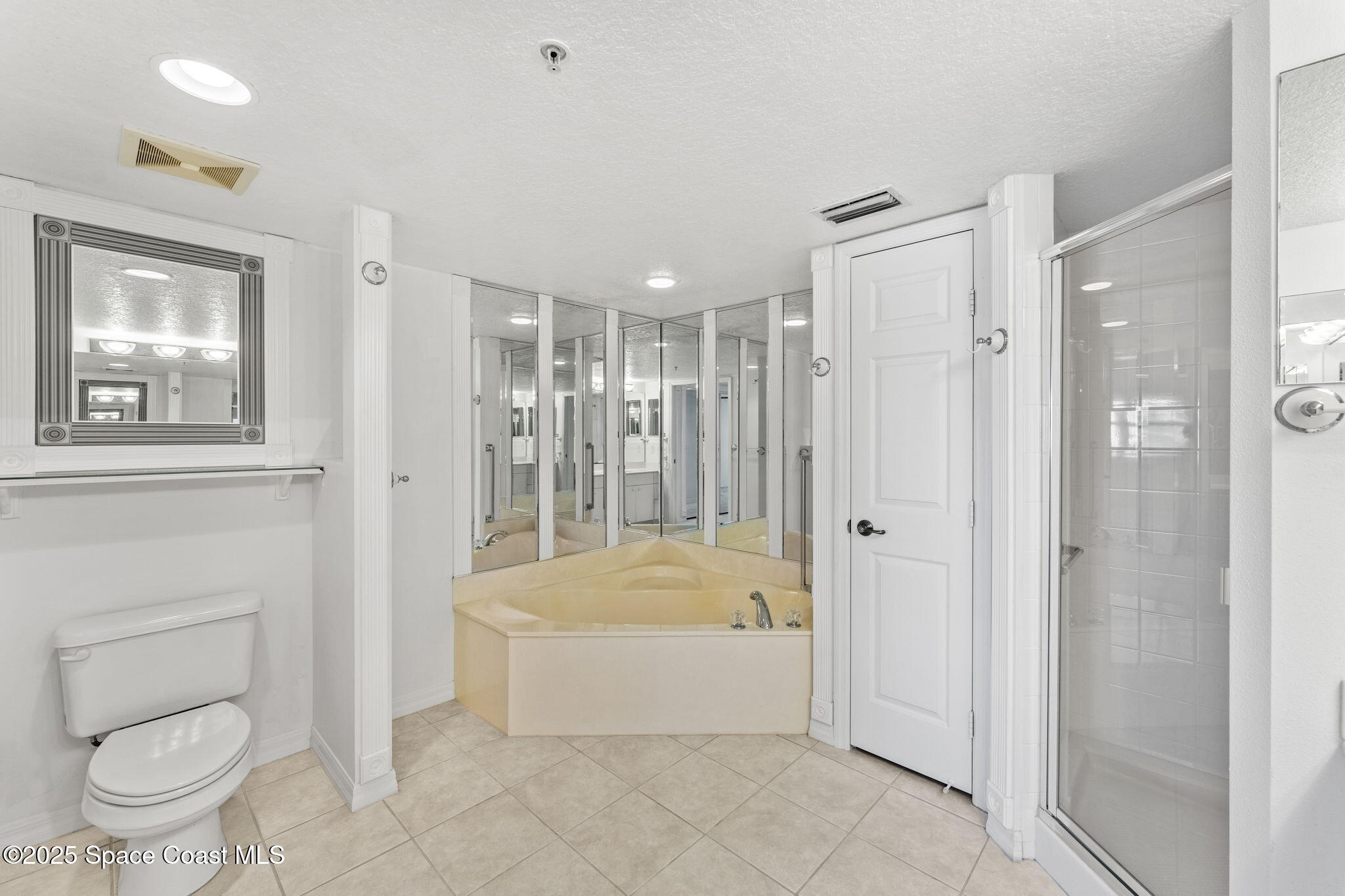 8931 Lake Drive, 401