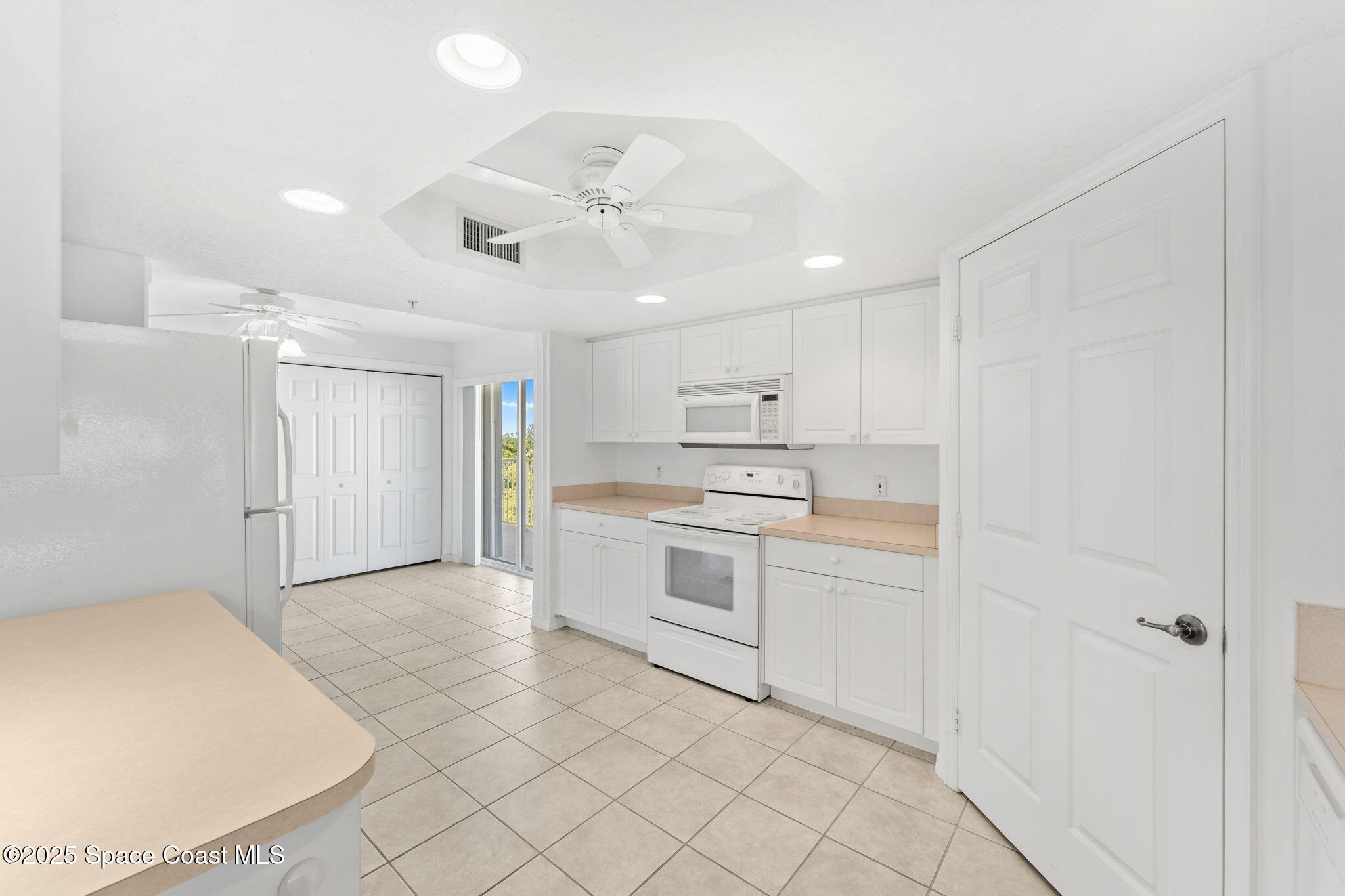 8931 Lake Drive, 401