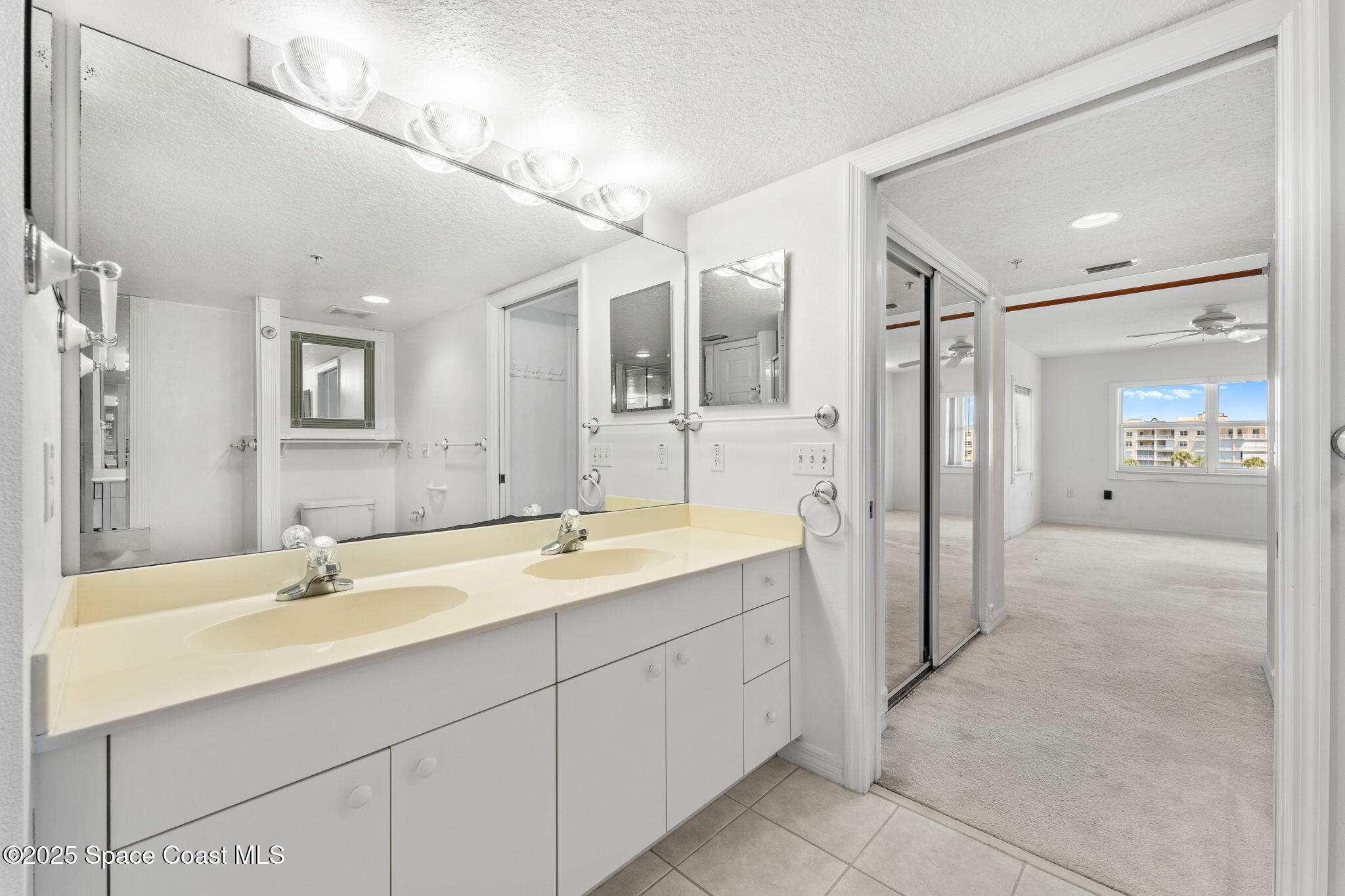 8931 Lake Drive, 401
