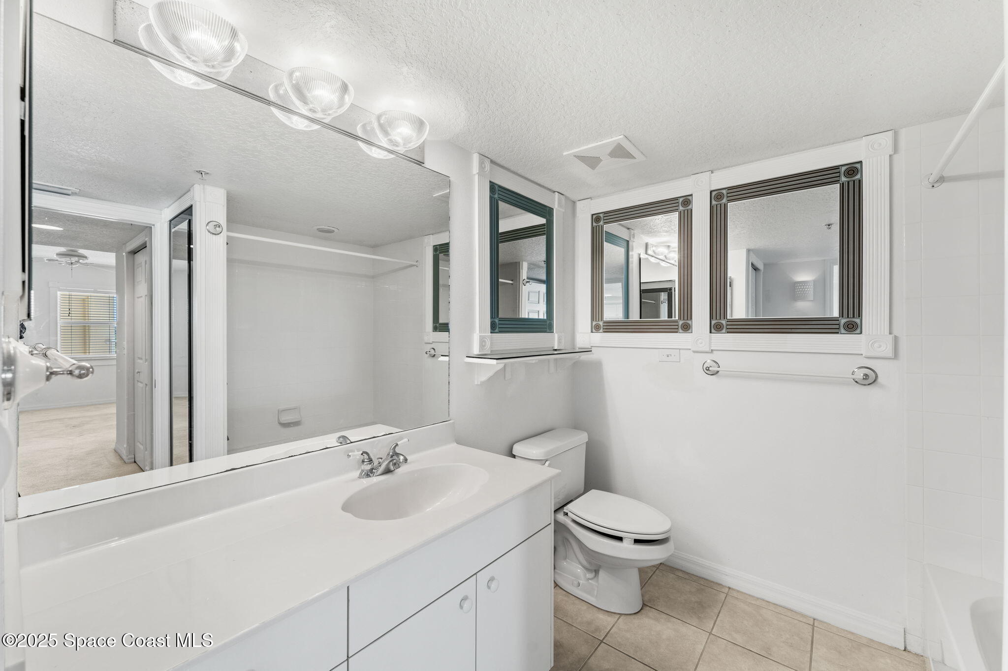 8931 Lake Drive, 401
