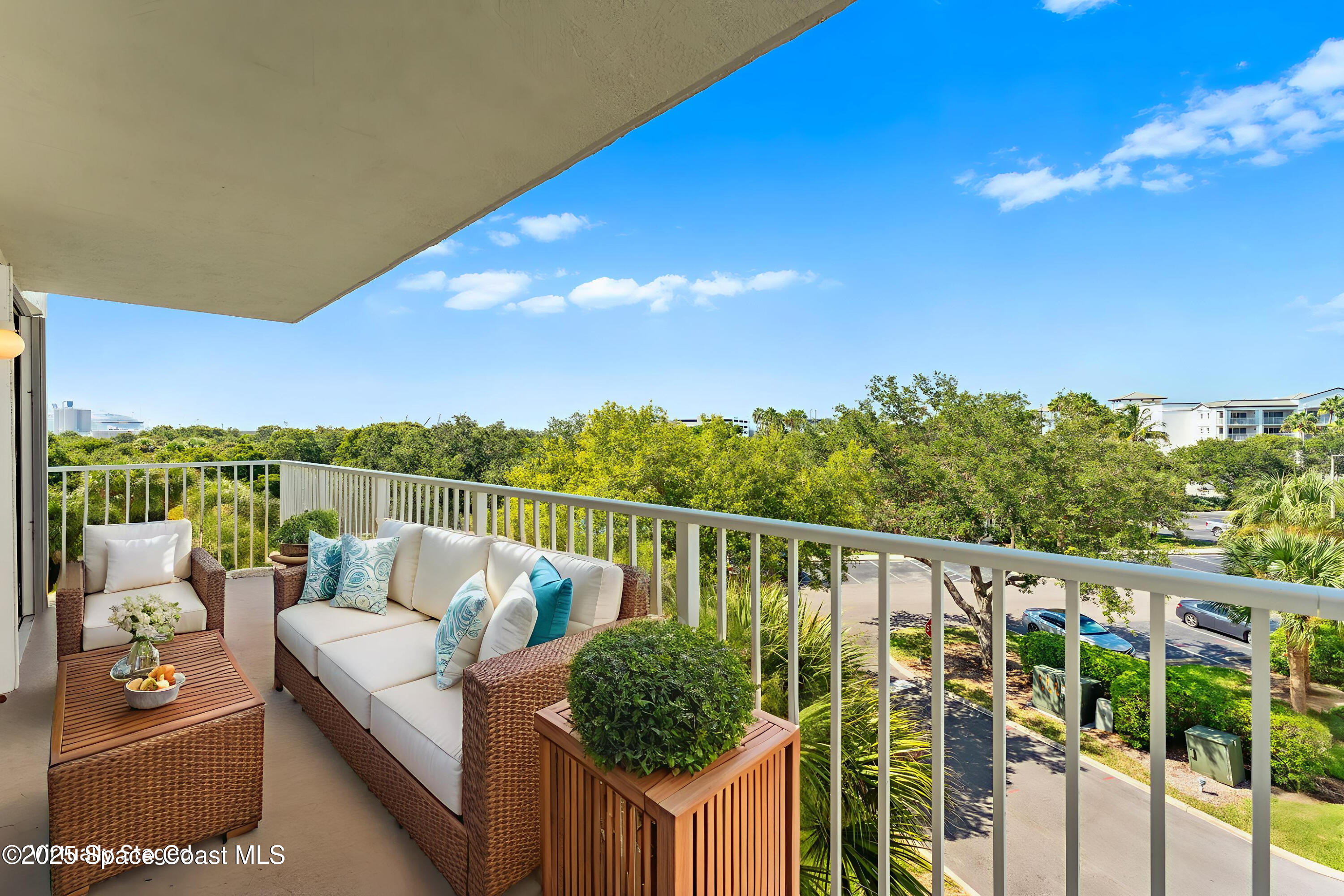8931 Lake Drive, 401