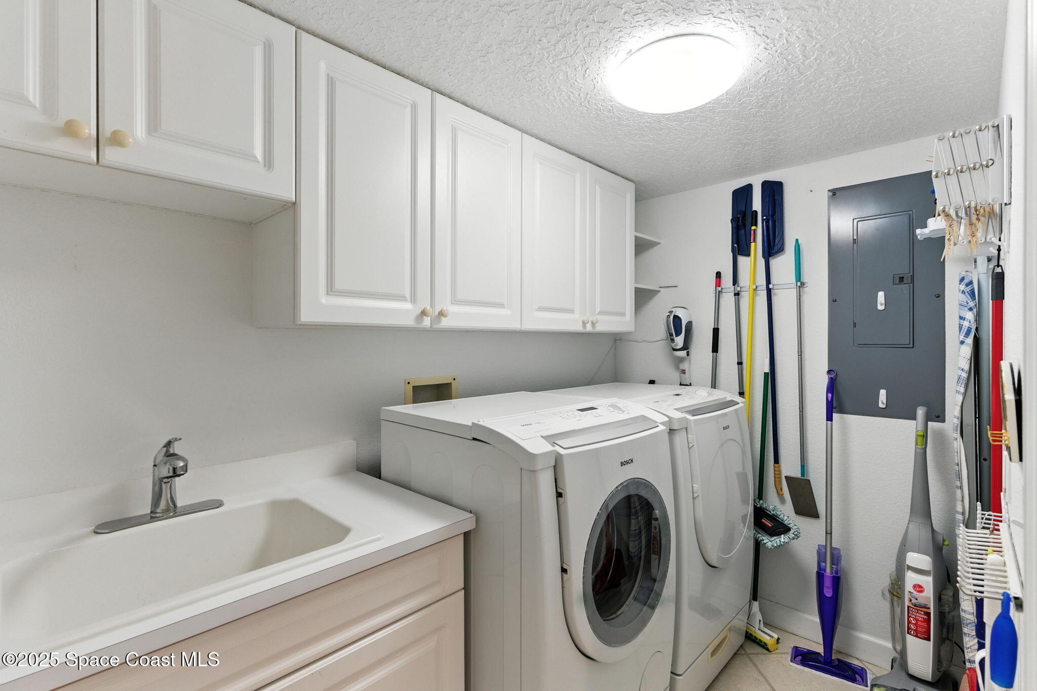 2075 Highway A1a, 2601b