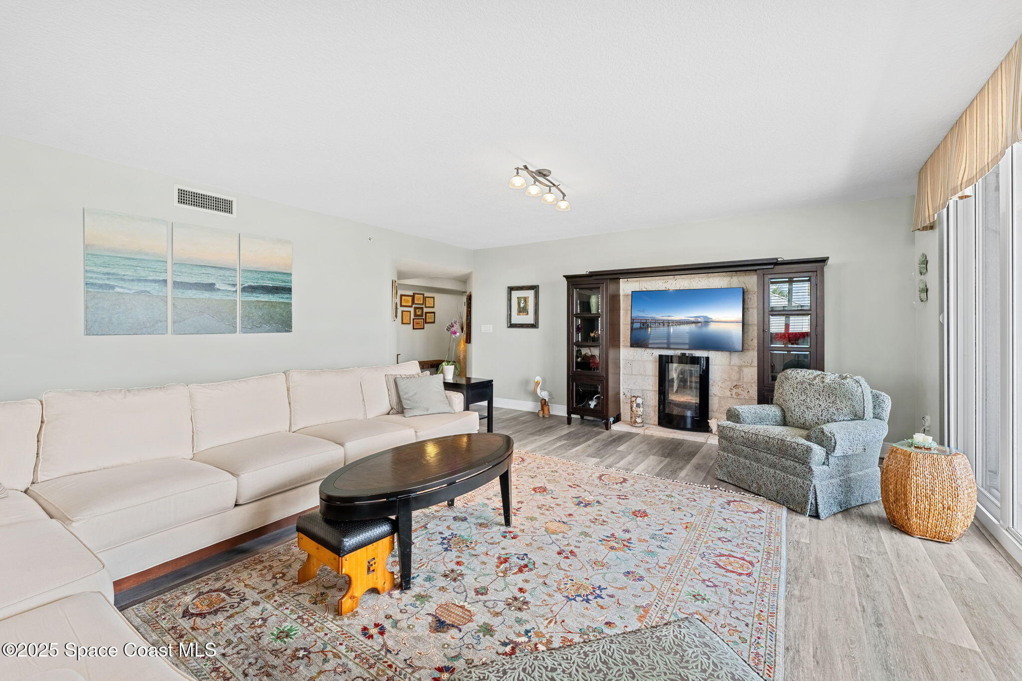 410 Hayes Avenue, 203
