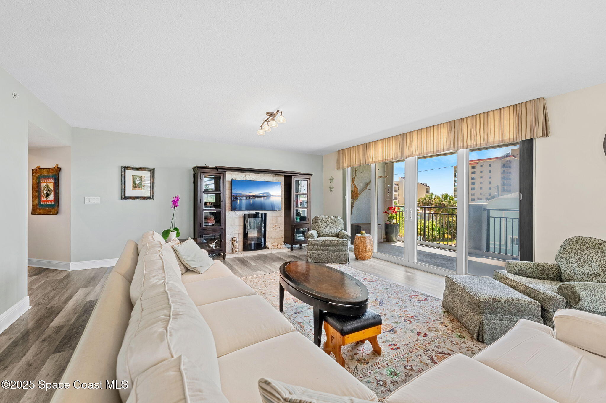 410 Hayes Avenue, 203