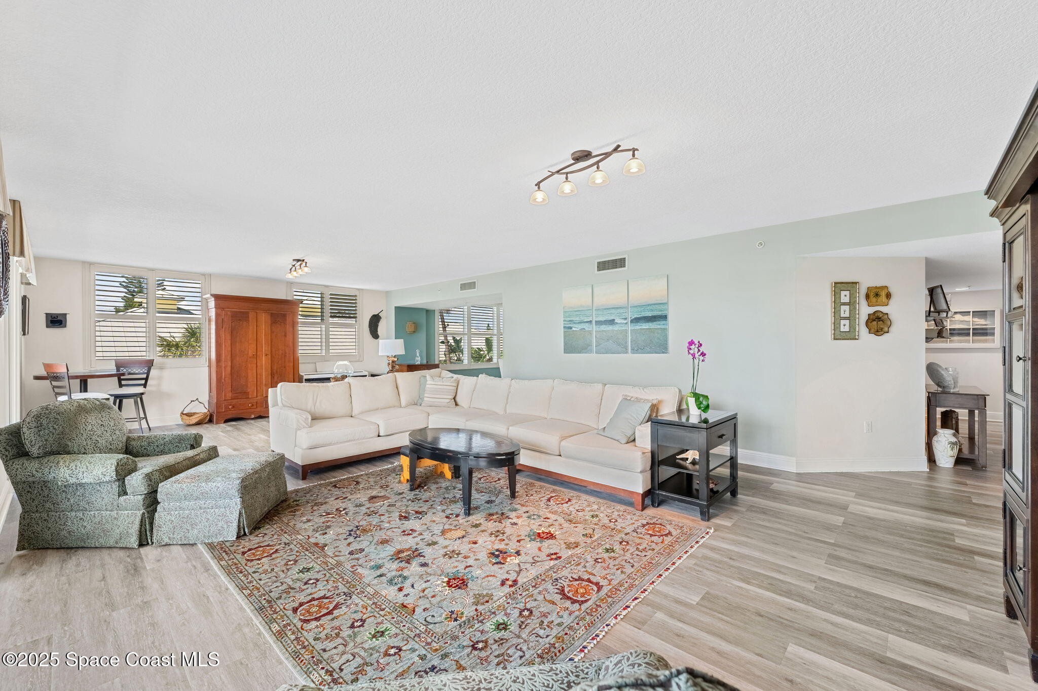 410 Hayes Avenue, 203