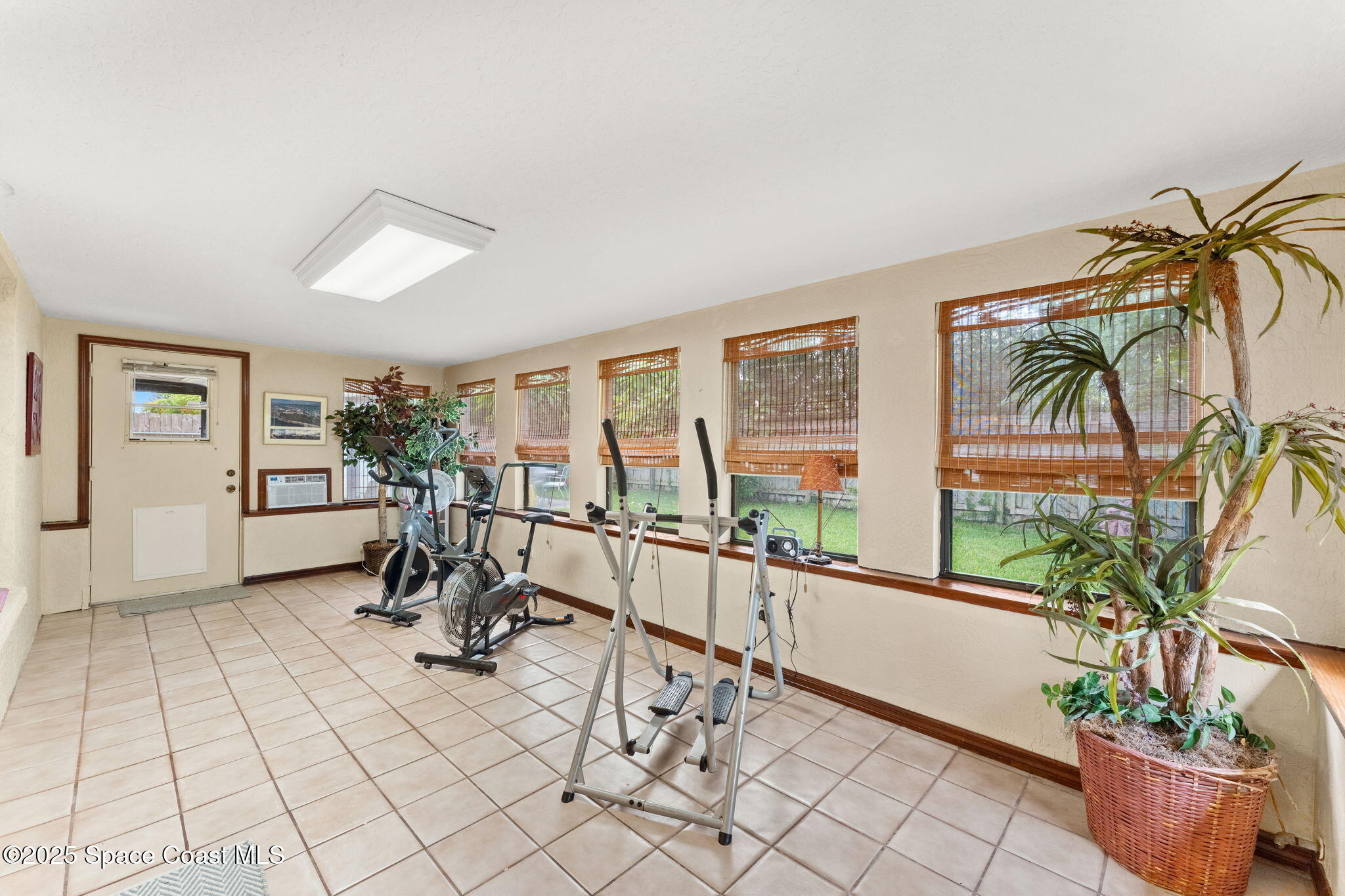 299 Cinnamon Lake Circle