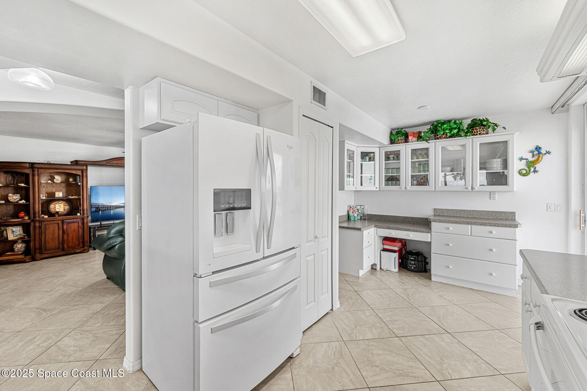 301 N Atlantic Avenue, 401