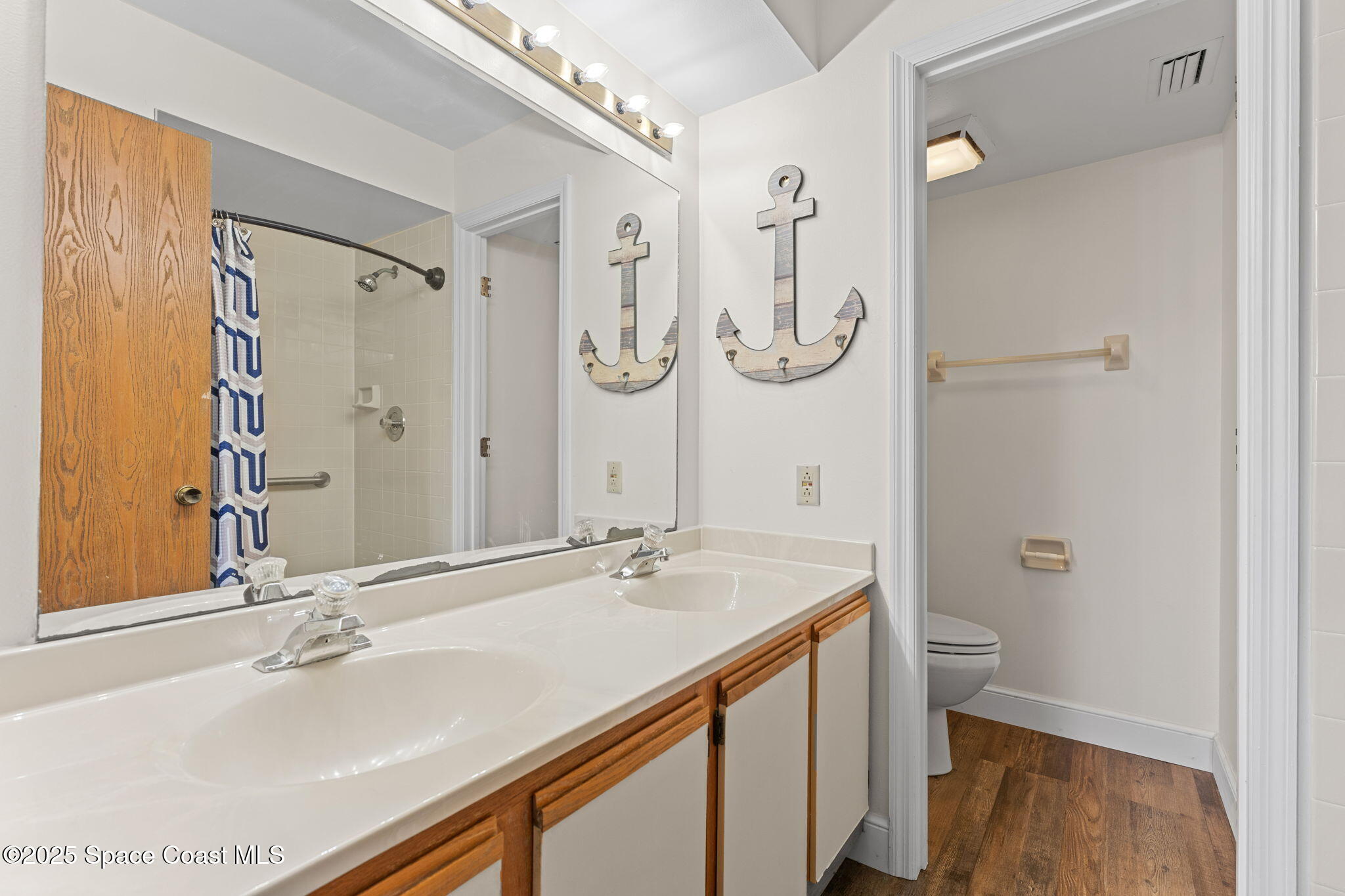 7350 N Highway 1, 201