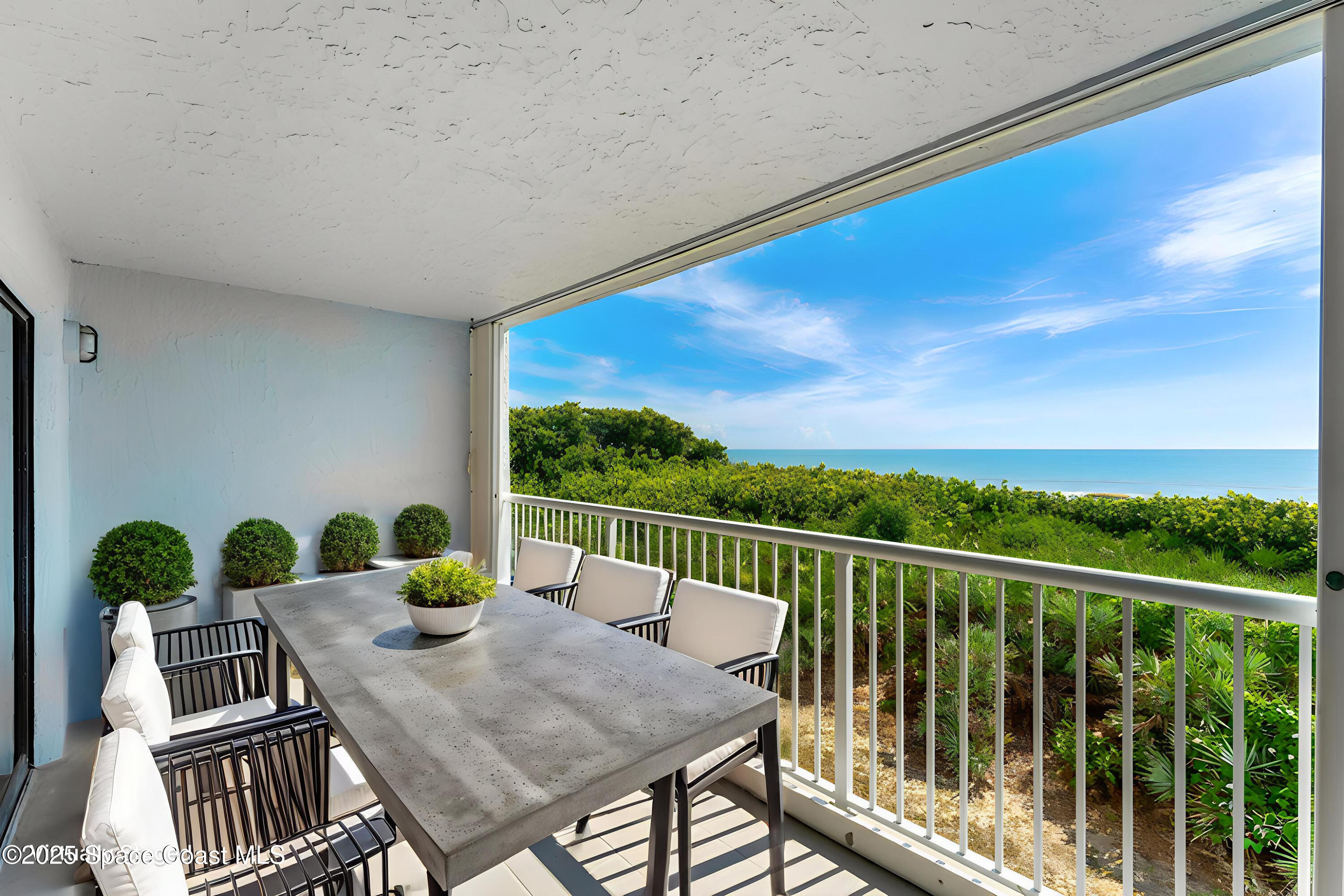 295 Highway A1a, 203