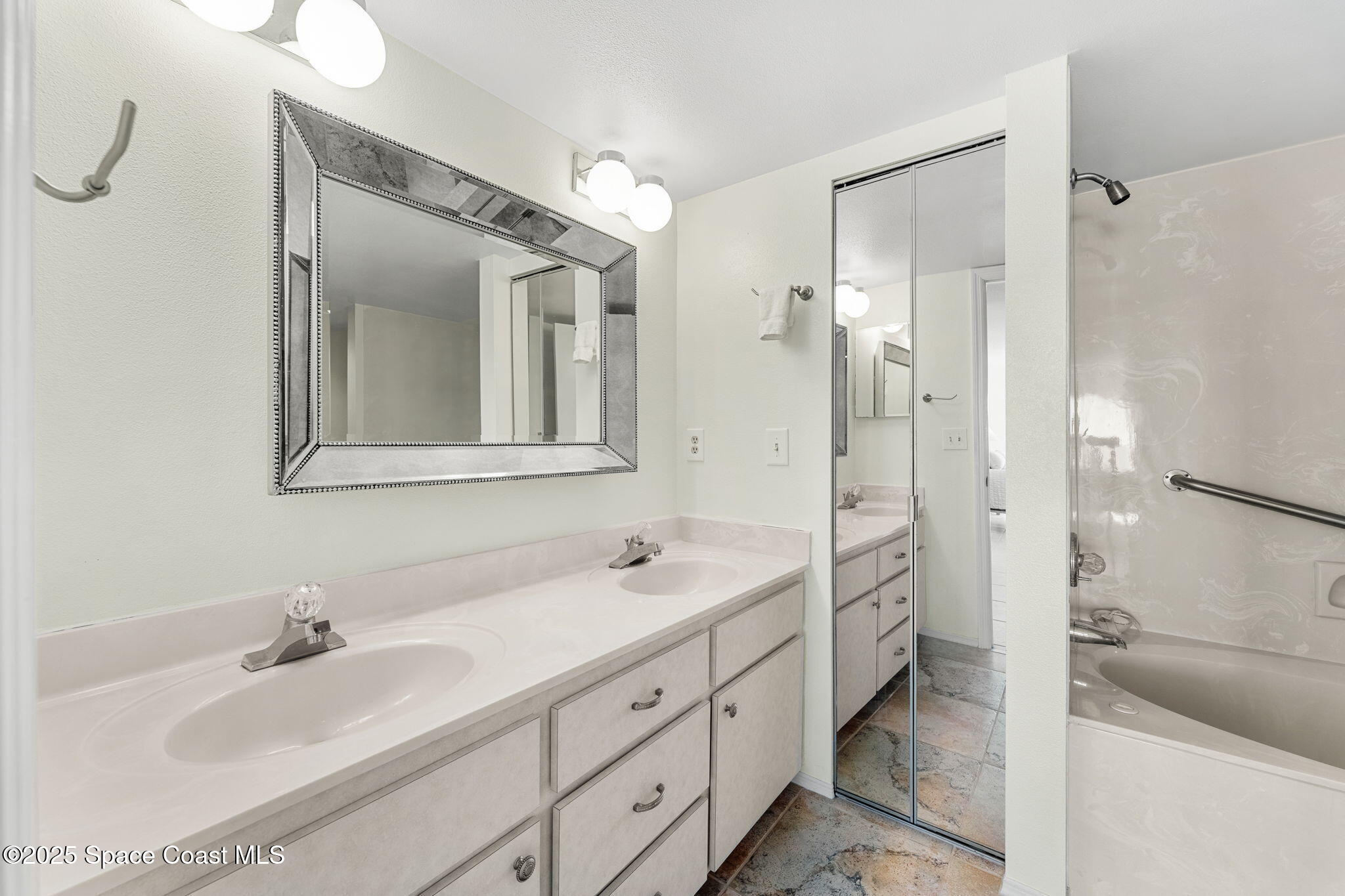 295 Highway A1a, 203