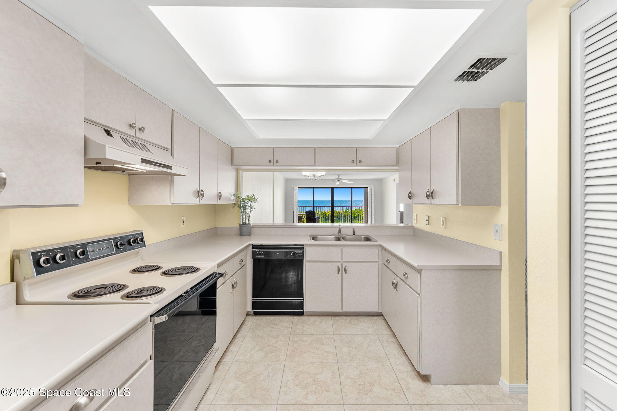 295 Highway A1a, 203