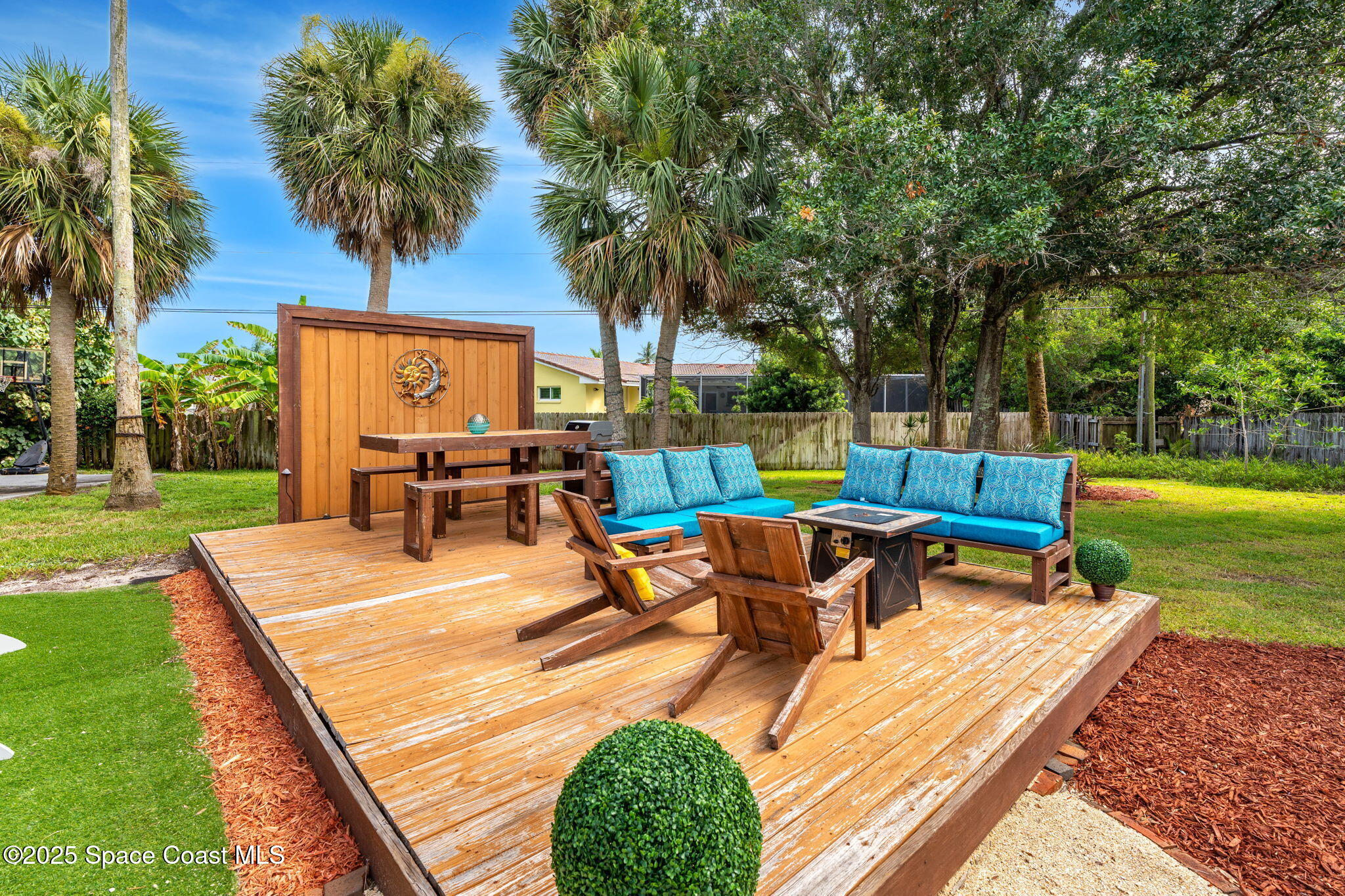 285 Coral Way W