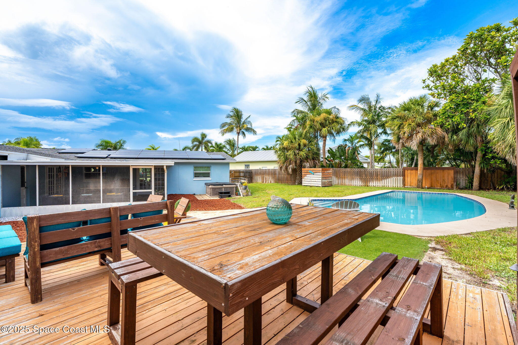 285 Coral Way W