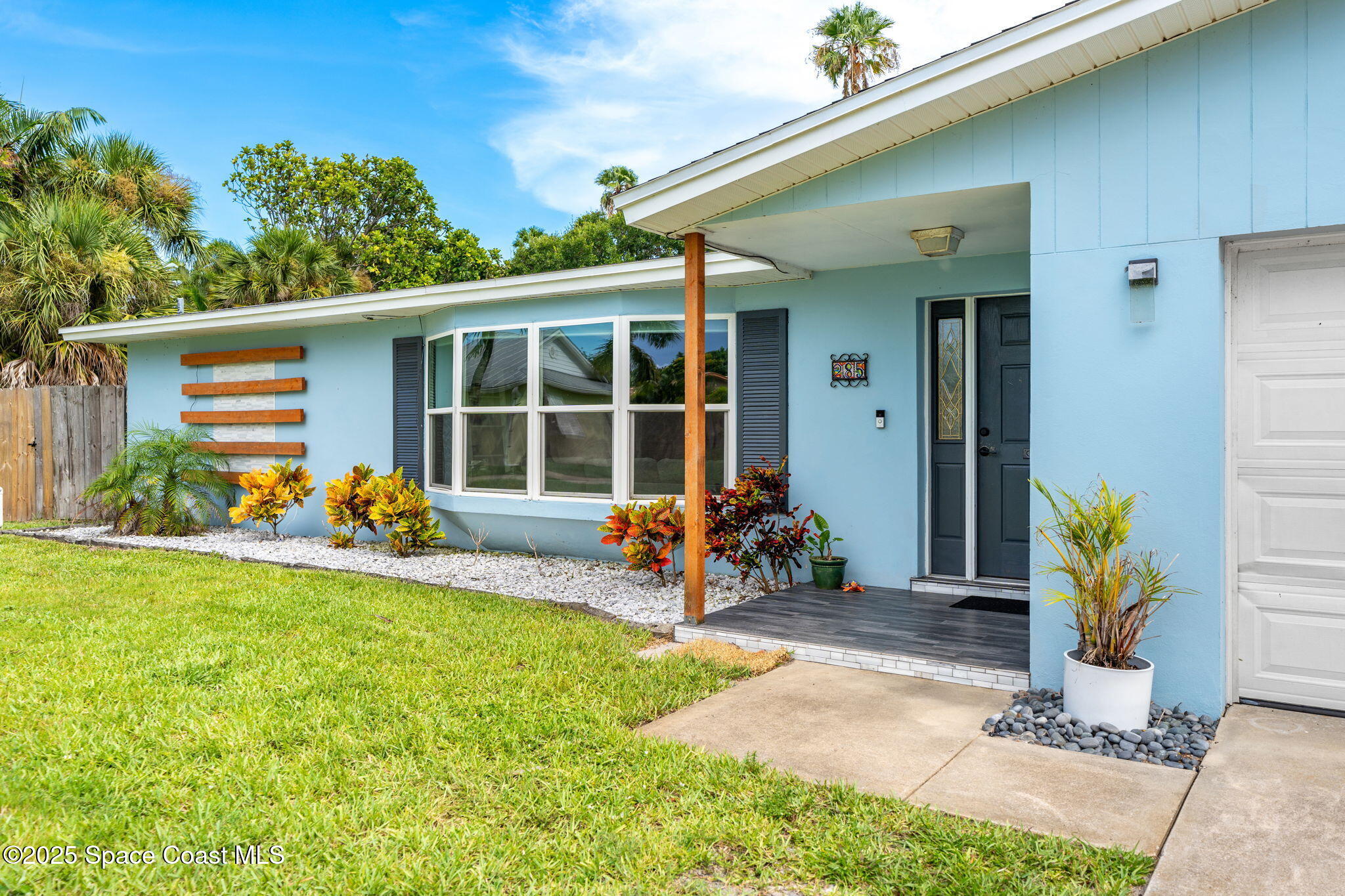 285 Coral Way W