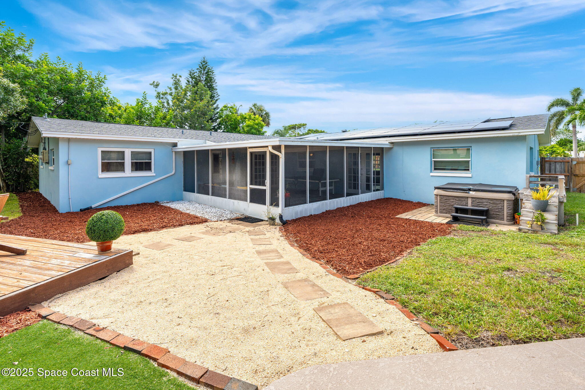 285 Coral Way W