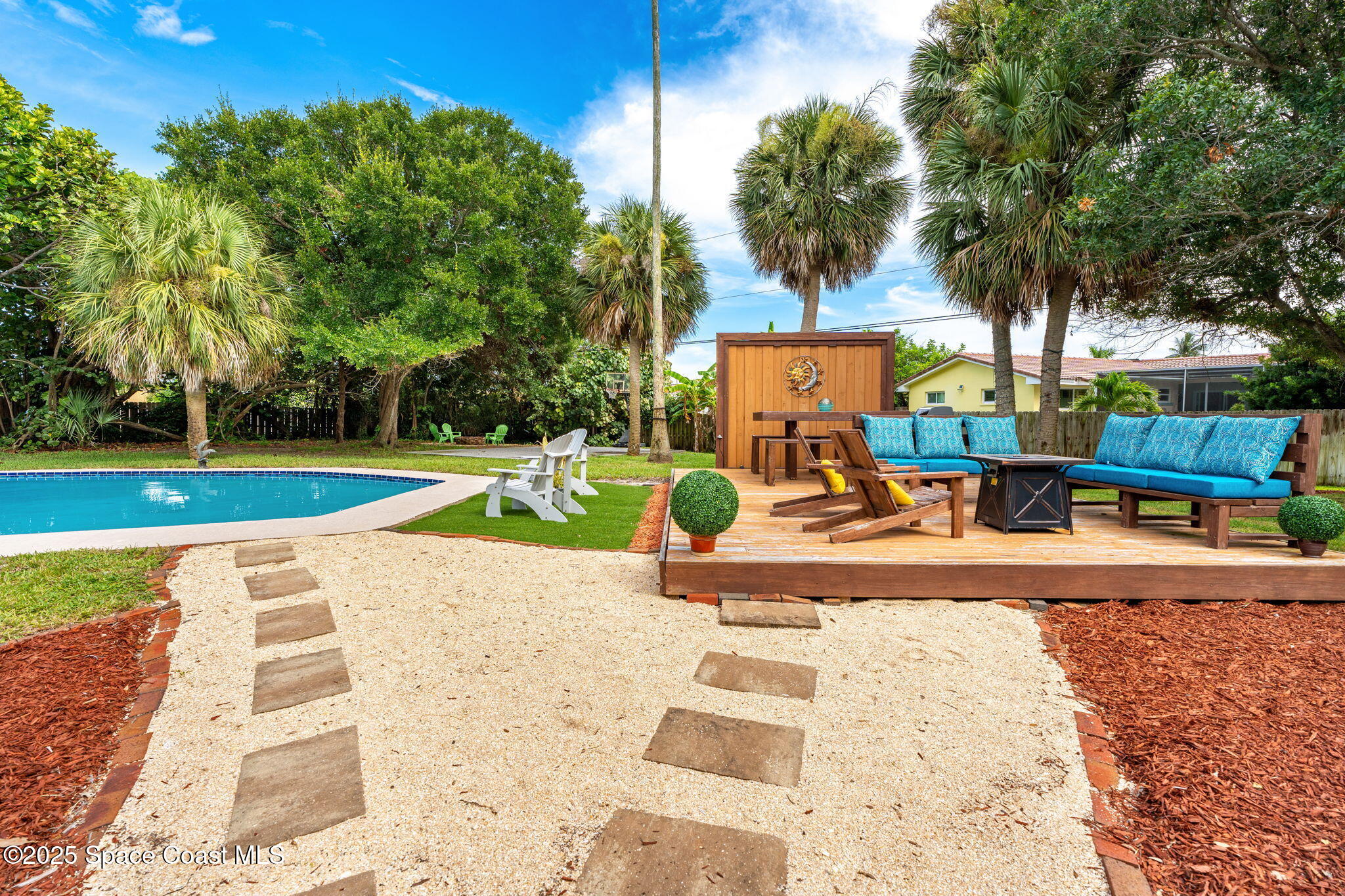 285 Coral Way W