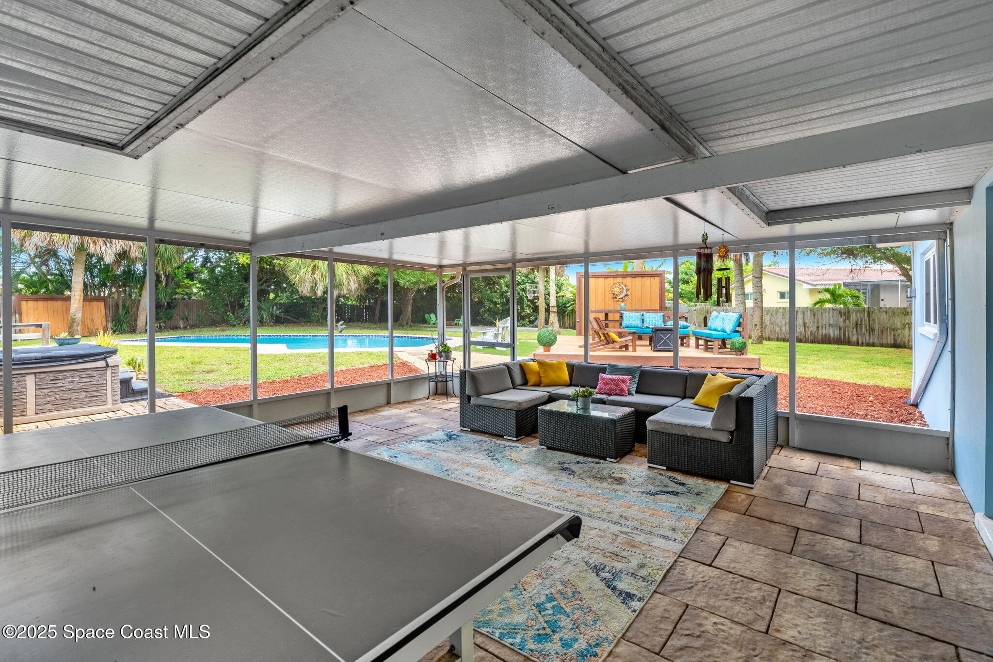 285 Coral Way W