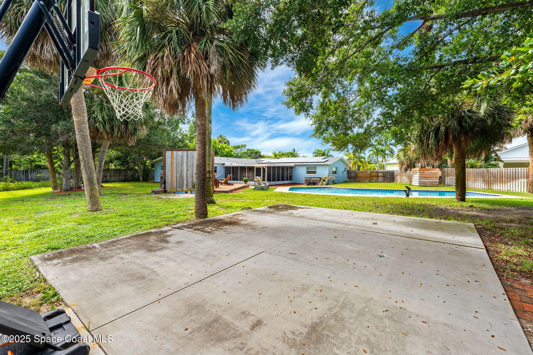 285 Coral Way W