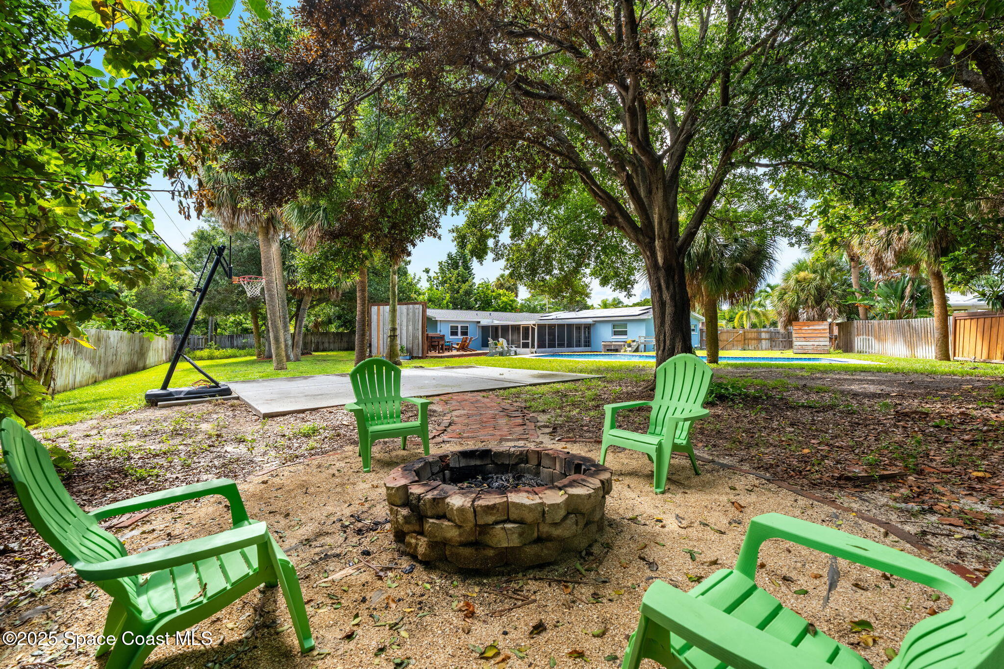 285 Coral Way W