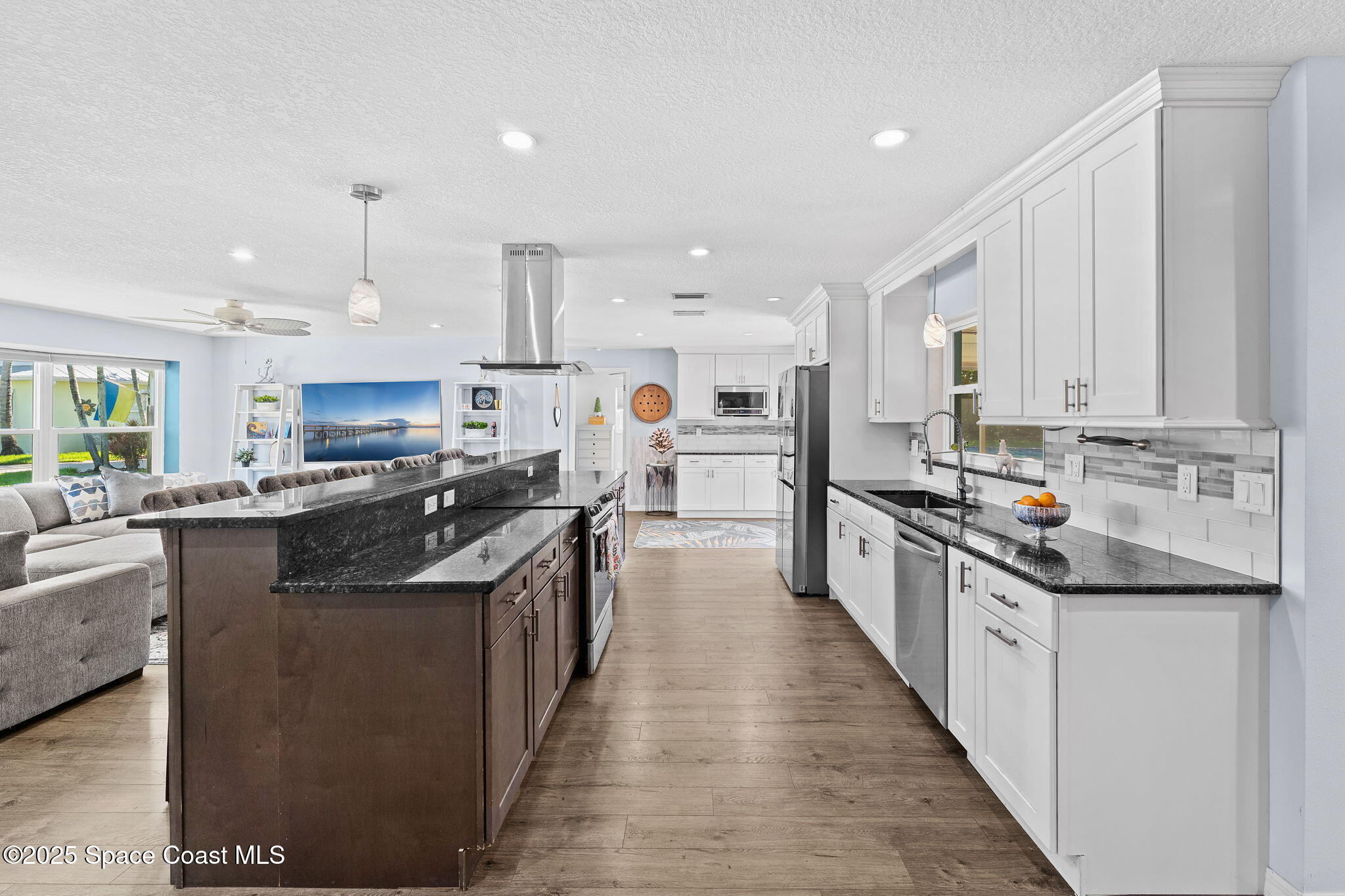 285 Coral Way W